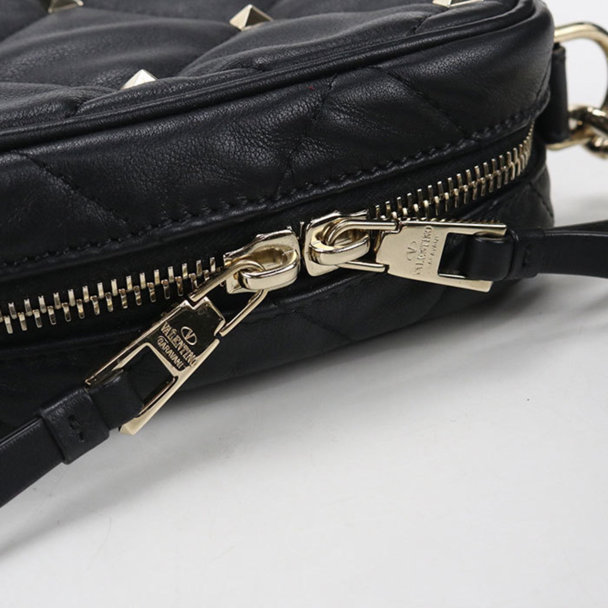 Valentino Garavani Black Leather Shoulder Bag (Pre-Owned)
