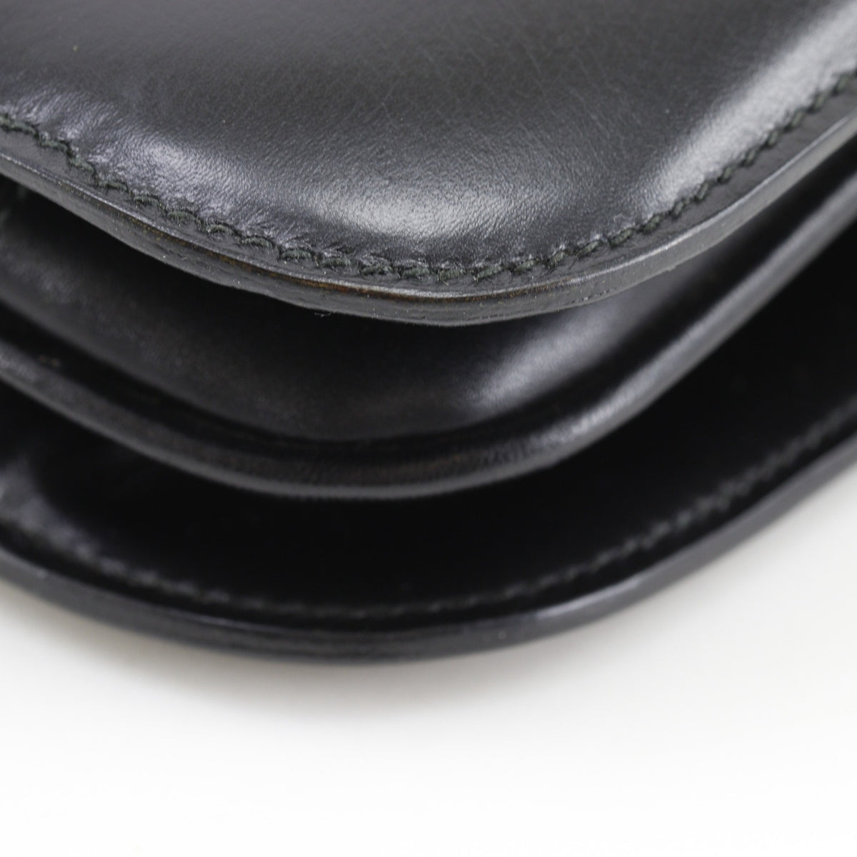 Bally Black Leather Shoulder Bag (Pre-Owned)