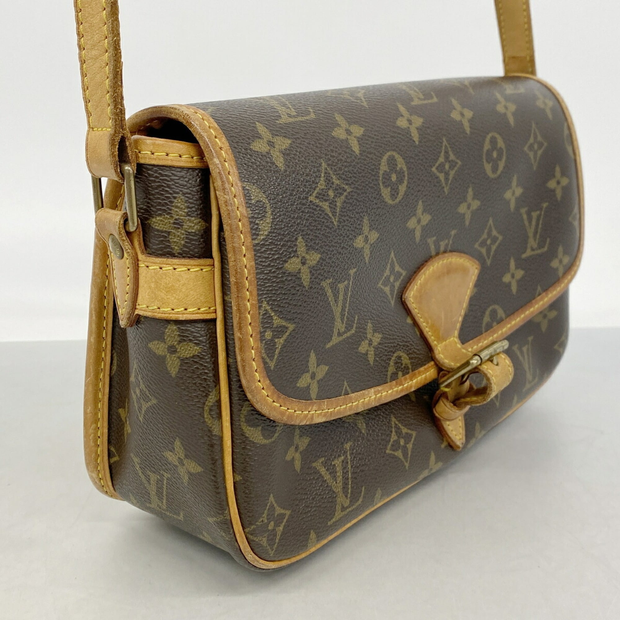 Louis Vuitton Brown Shoulder Bag (Pre-Owned)