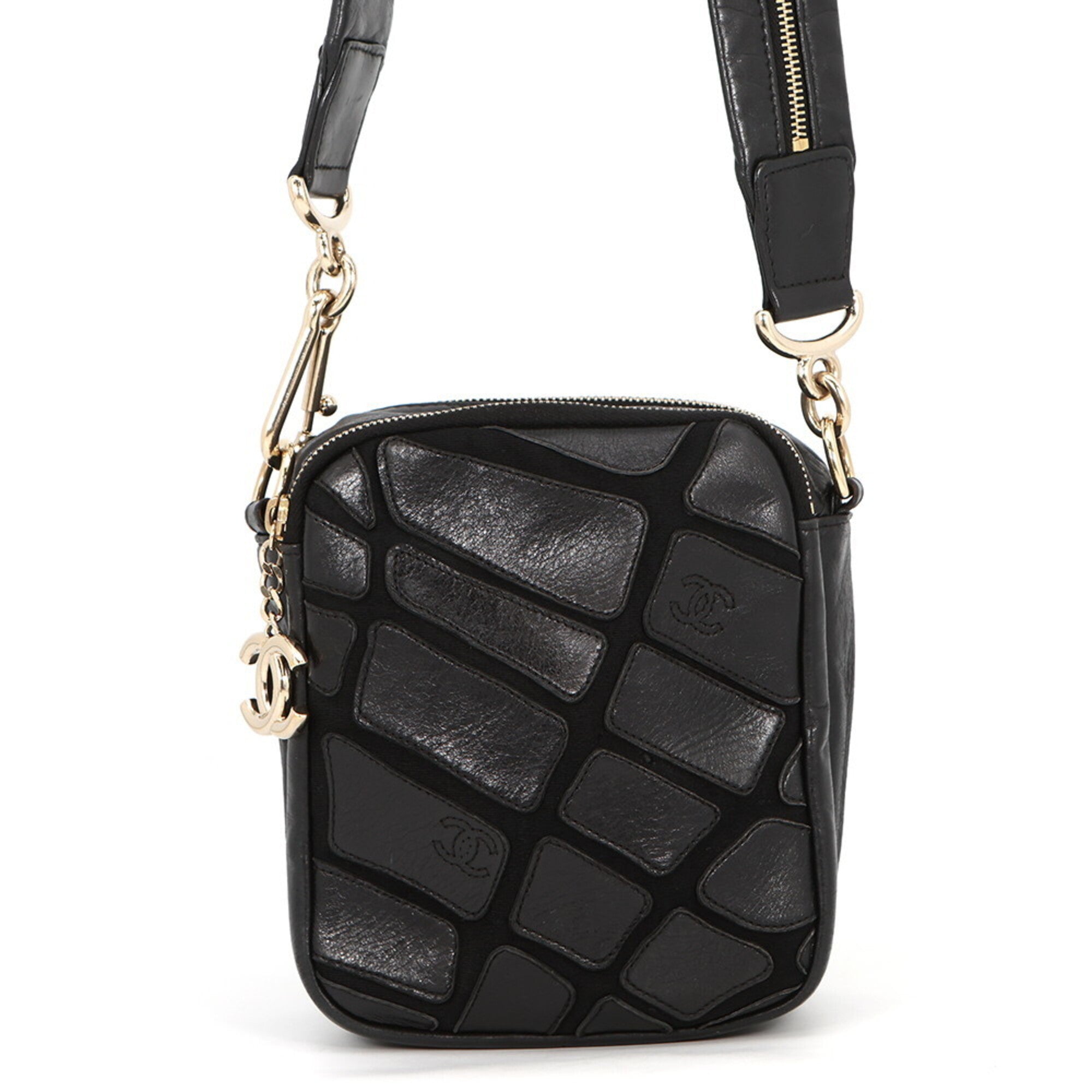 Chanel Black Leather Shoulder Bag (Pre-Owned)