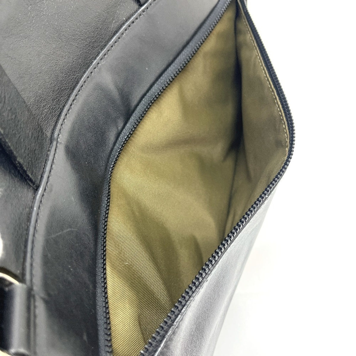 Salvatore Ferragamo Black Leather Handbag (Pre-Owned)