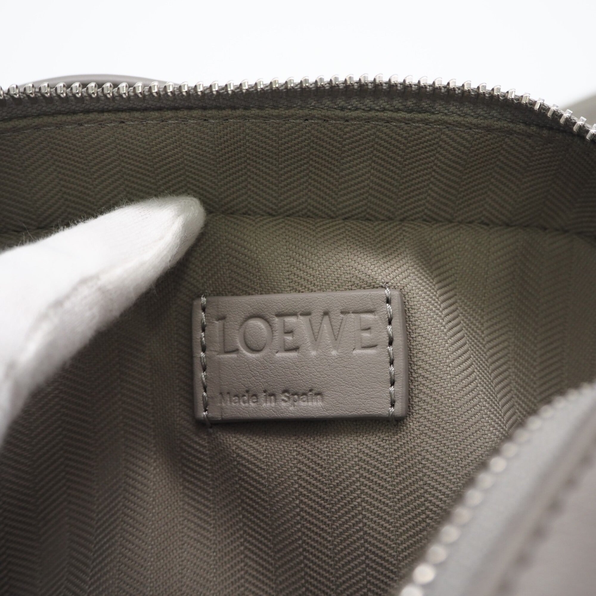 Loewe Gray Leather Shoulder Bag (Pre-Owned)