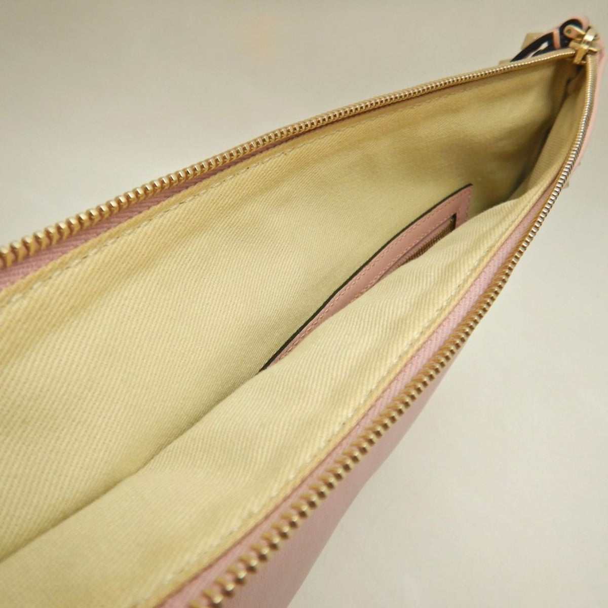 Valentino Pink Leather Clutch Bag (Pre-Owned)