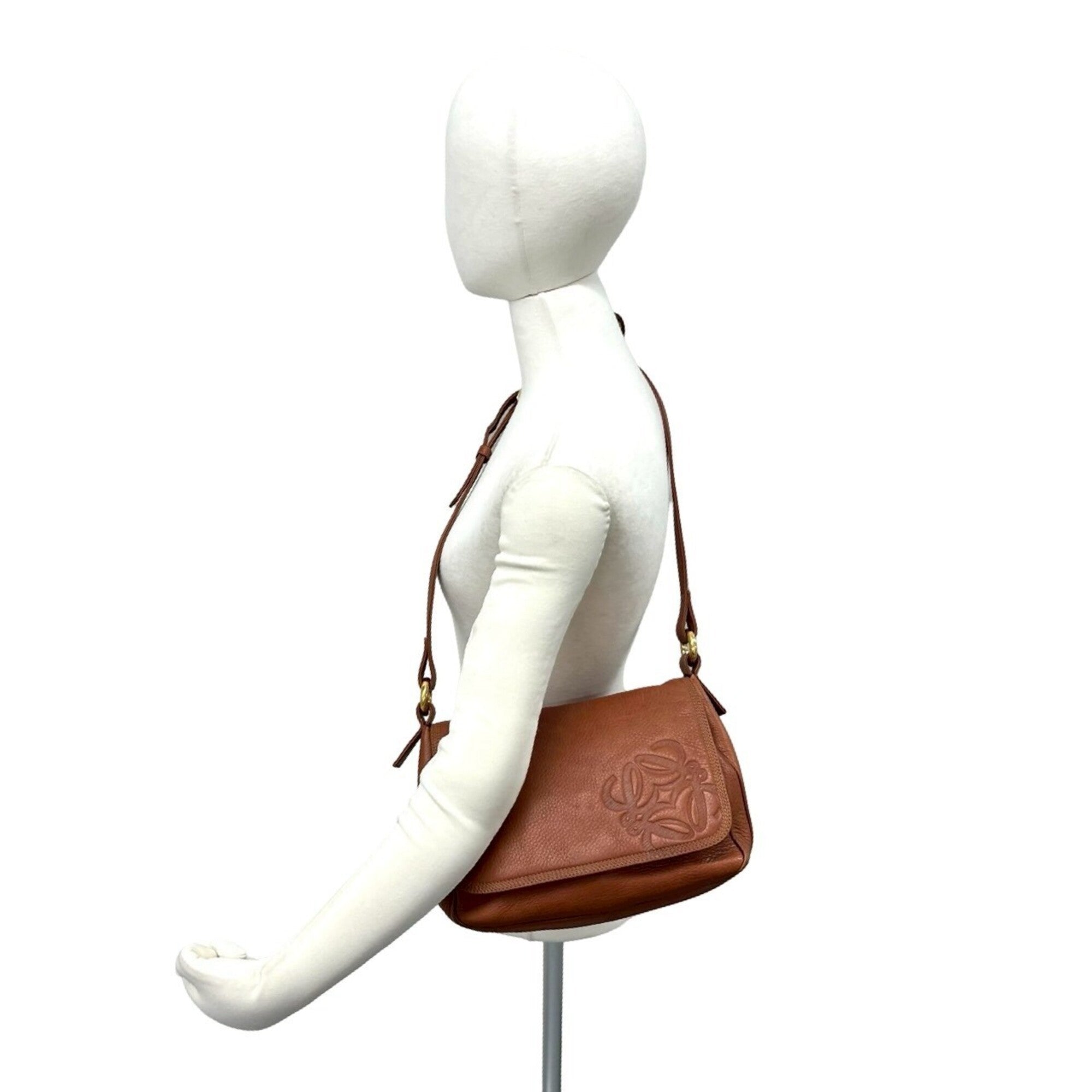 Loewe Brown Leather Pochette Shoulder Bag (Pre-Owned)