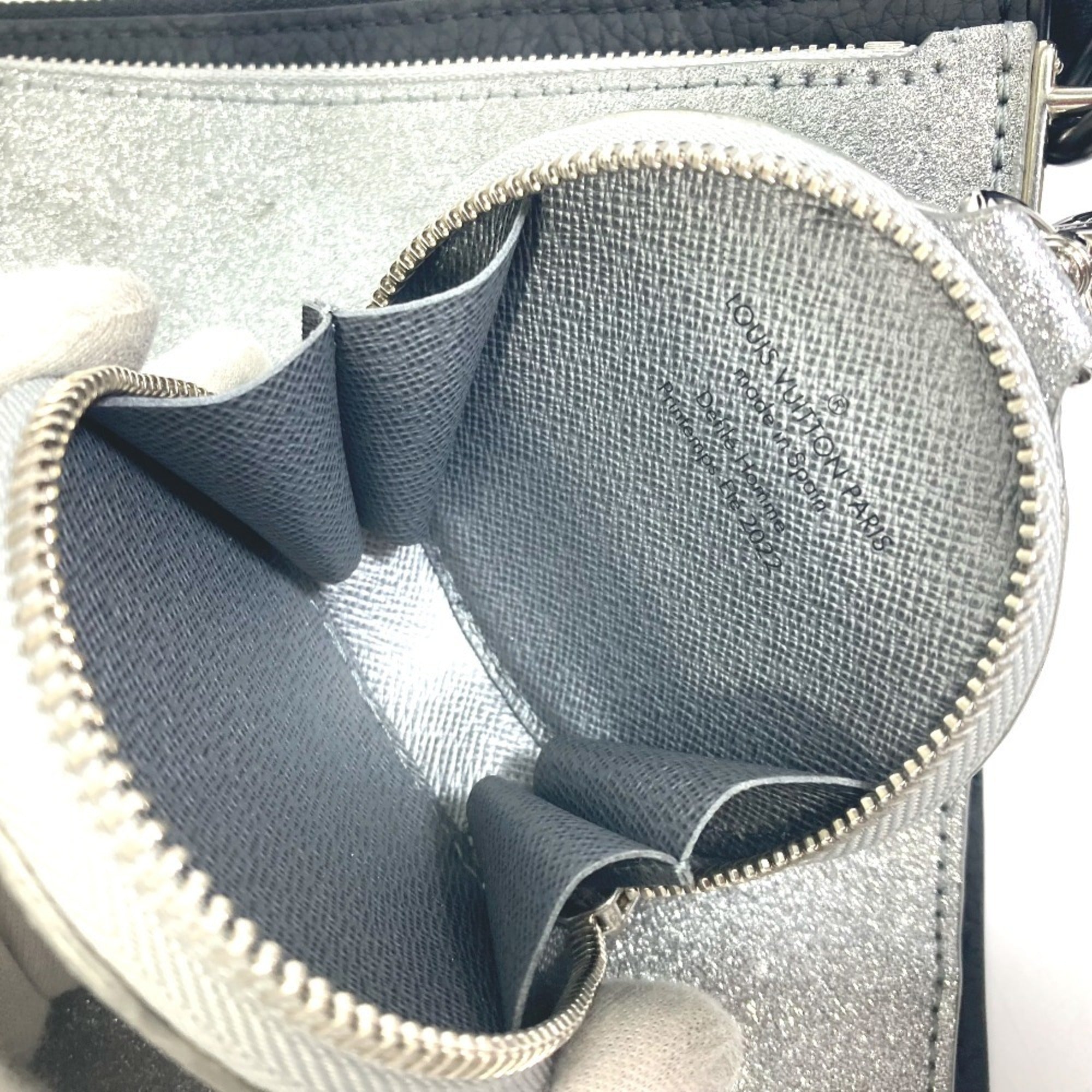Louis Vuitton Black Silver Leather Shoulder Bag (Pre-Owned)