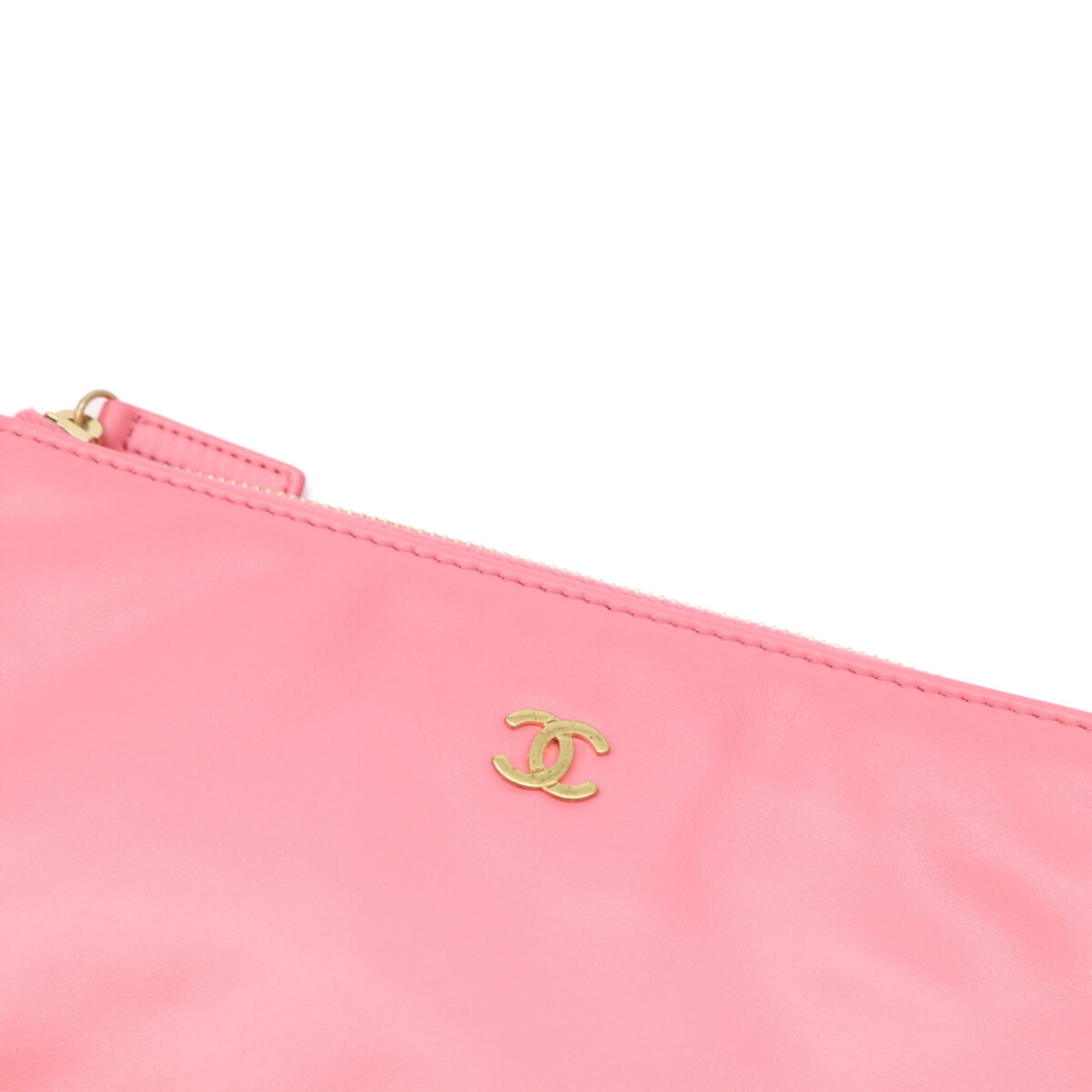 Chanel Pink Leather Shoulder Bag (Pre-Owned)