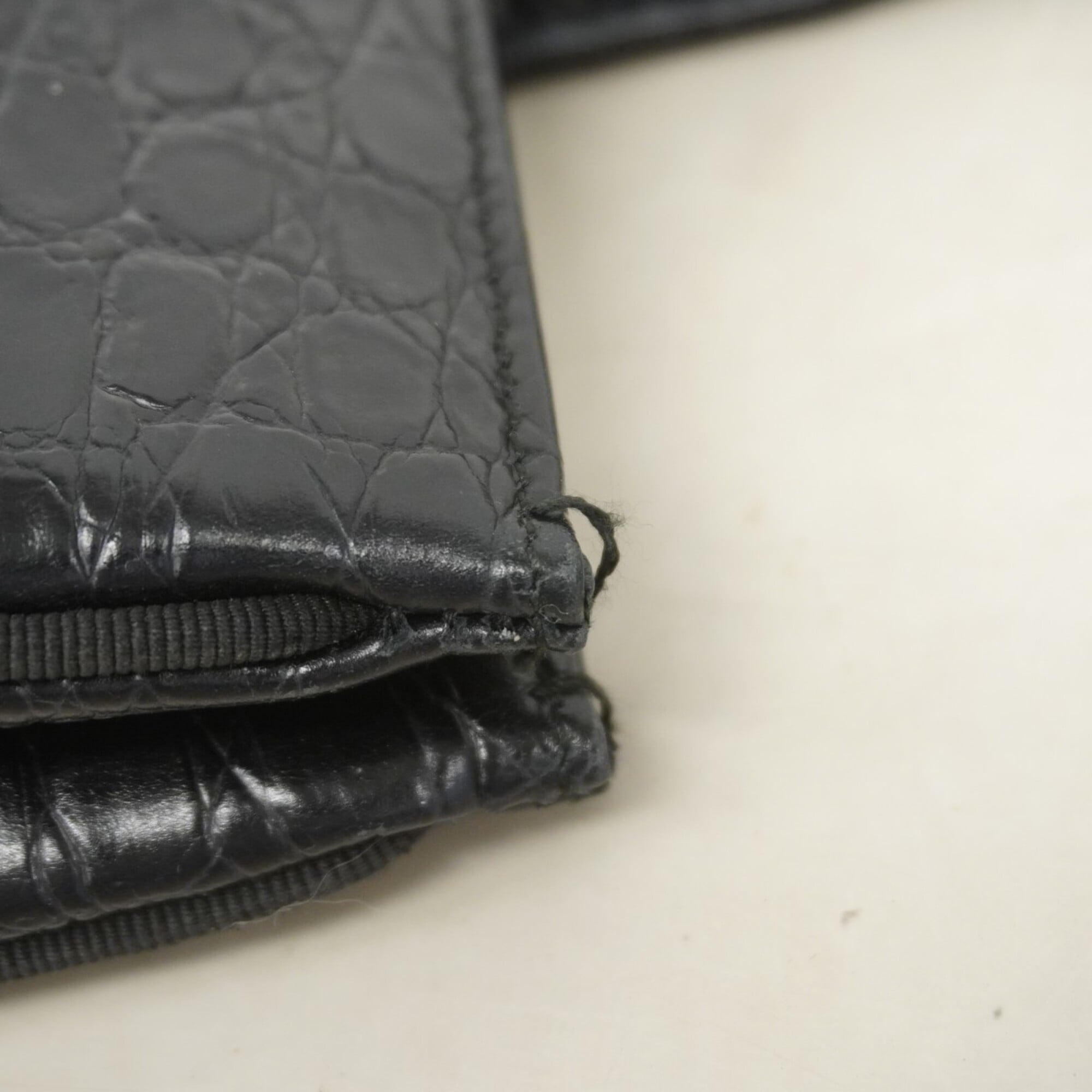Salvatore Ferragamo Black Leather Shoulder Bag (Pre-Owned)