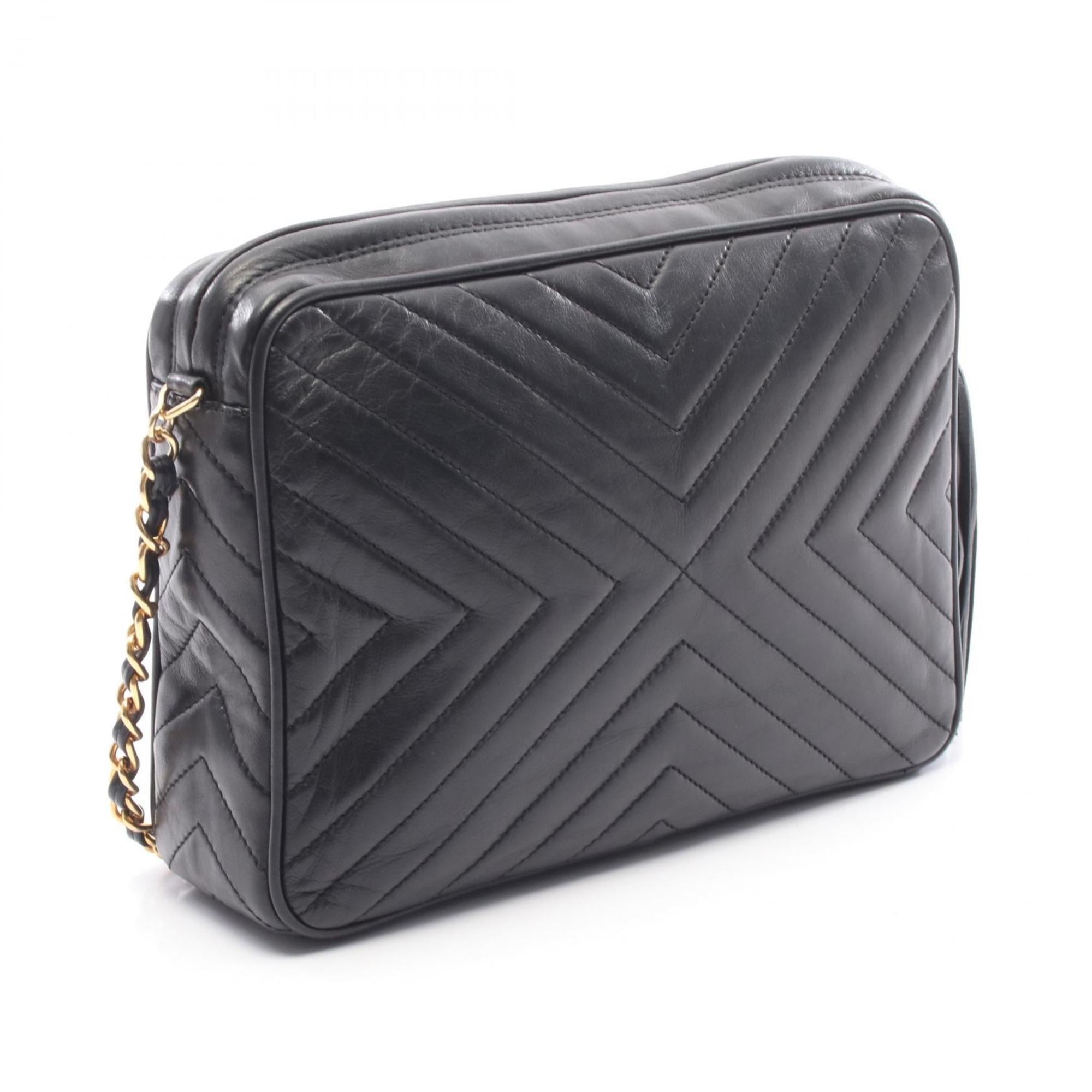 Chanel Black Leather Handbag Shoulder Bag (Pre-Owned)