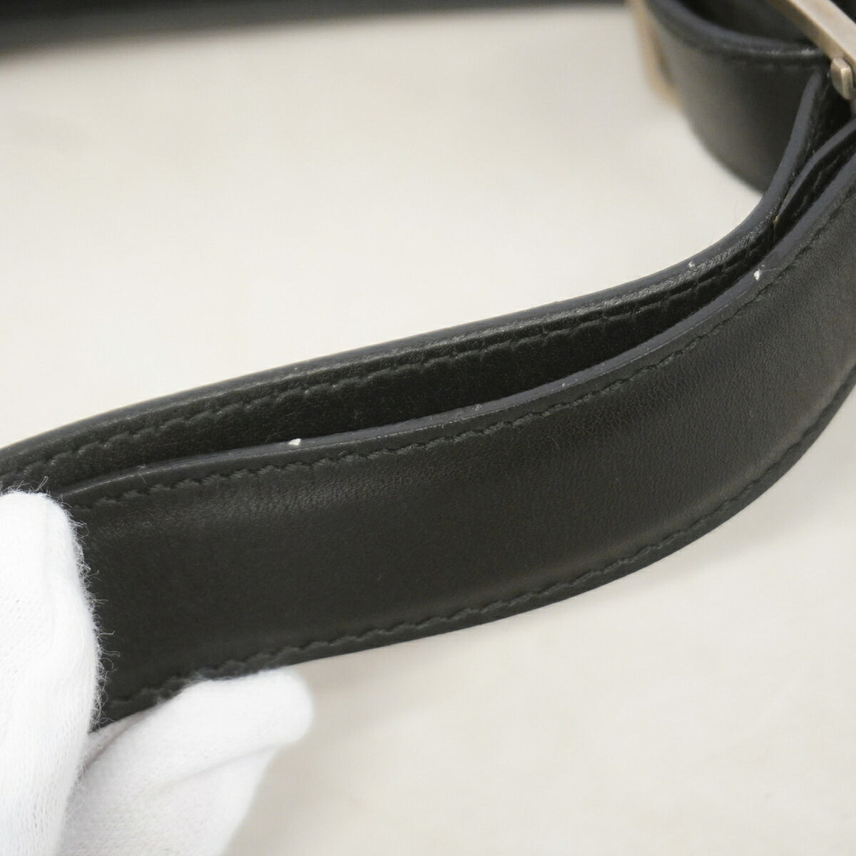 Salvatore Ferragamo Black Leather Shoulder Bag (Pre-Owned)