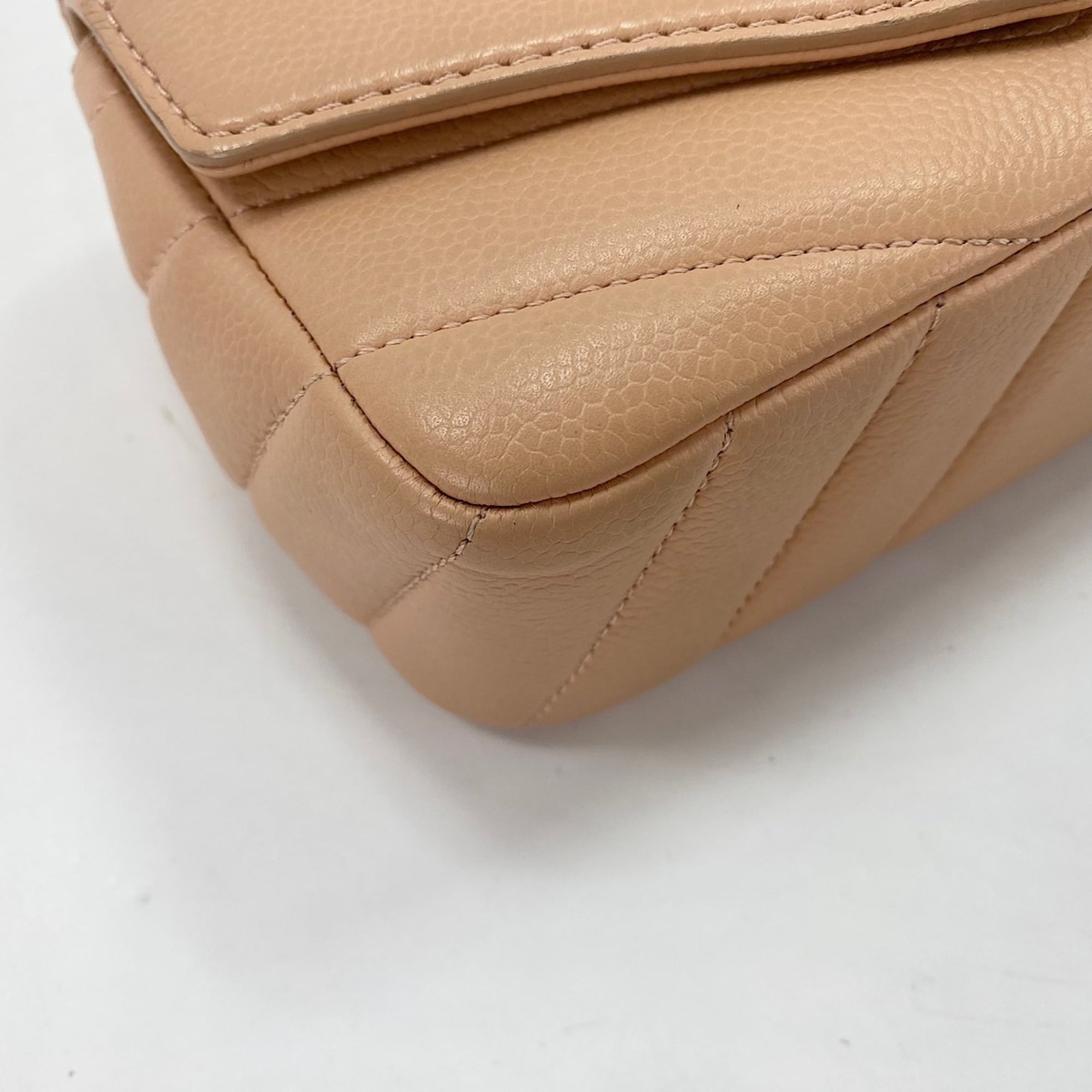 Chanel Beige Shoulder Bag (Pre-Owned)