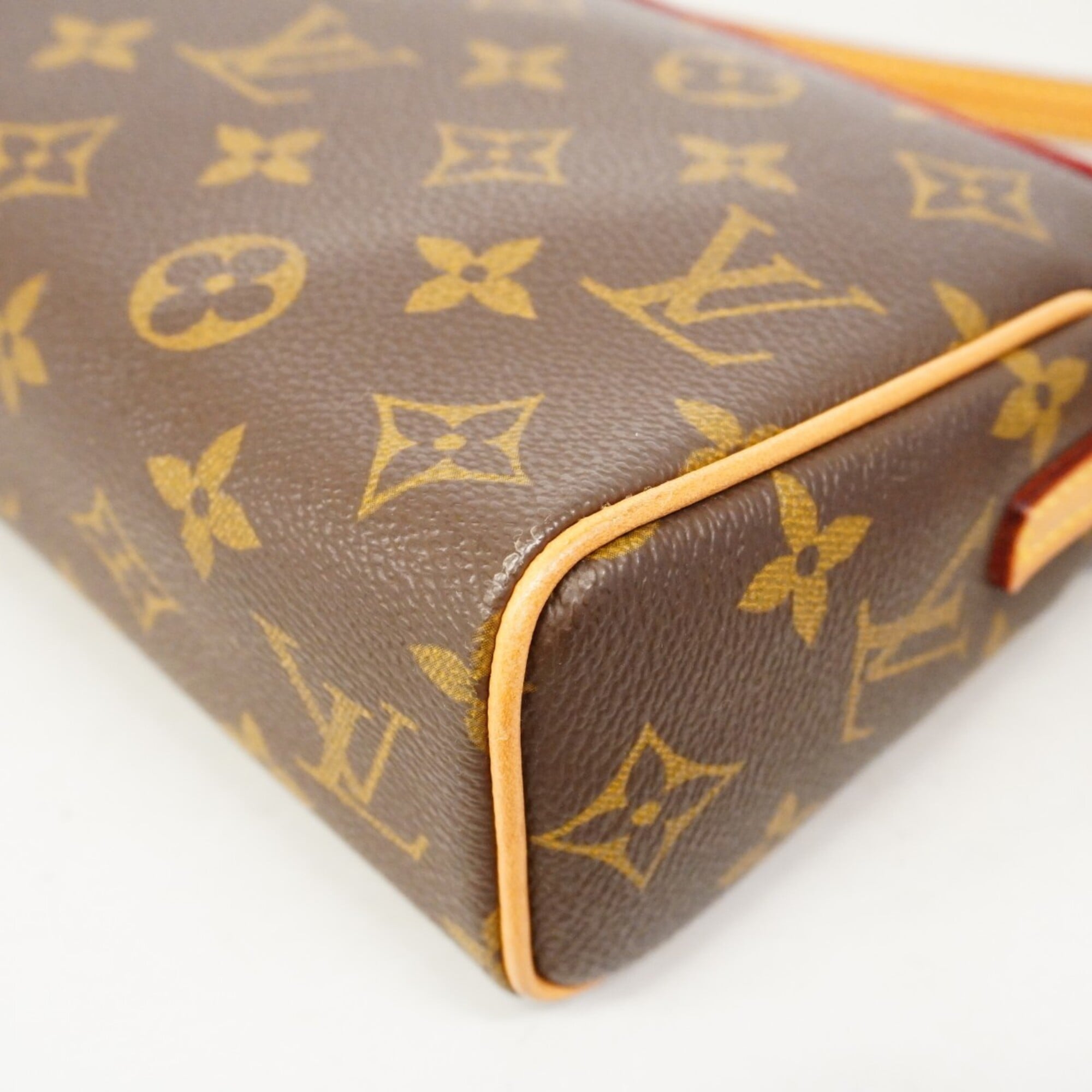 Louis Vuitton Brown Handbag (Pre-Owned)