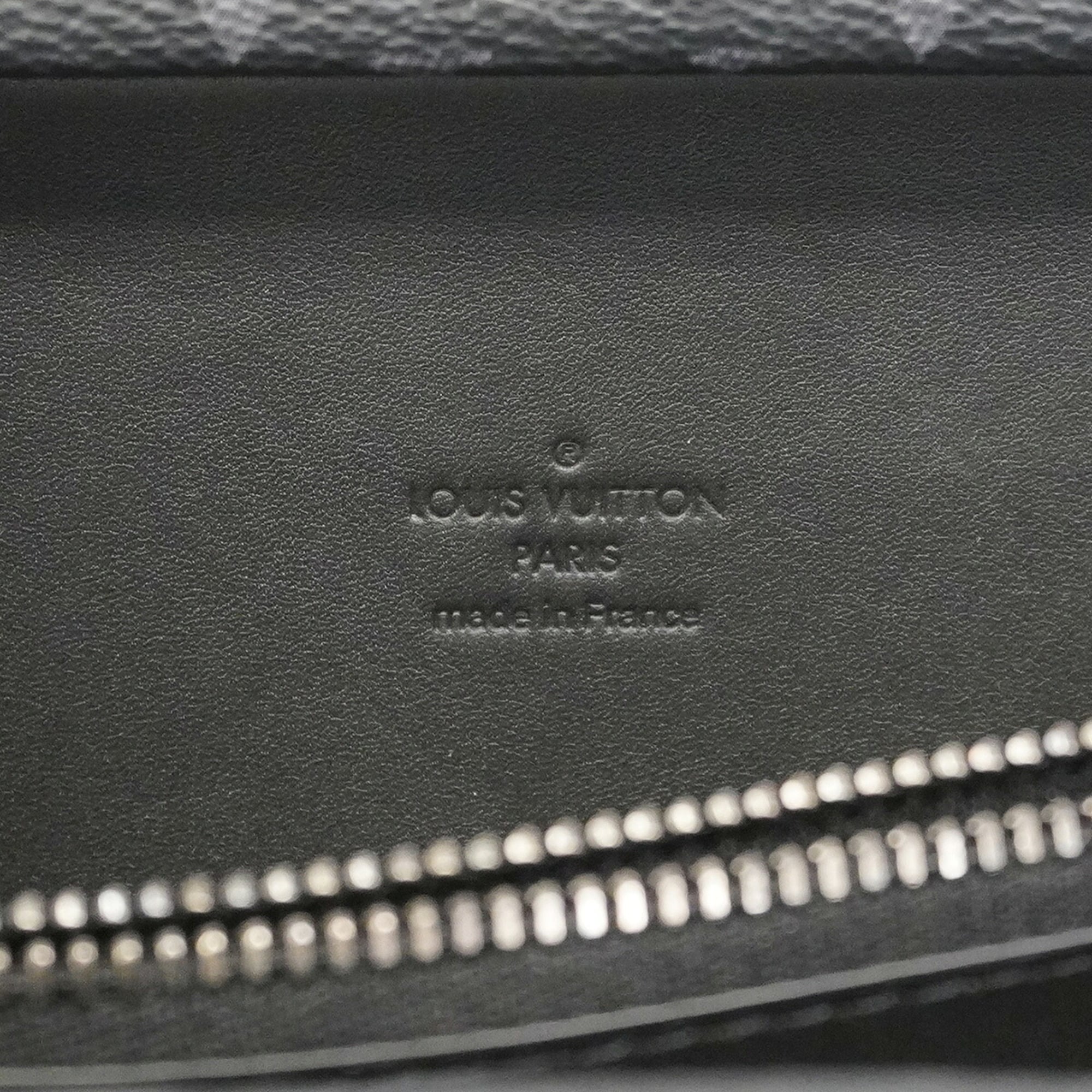 Louis Vuitton Black Shoulder Bag (Pre-Owned)