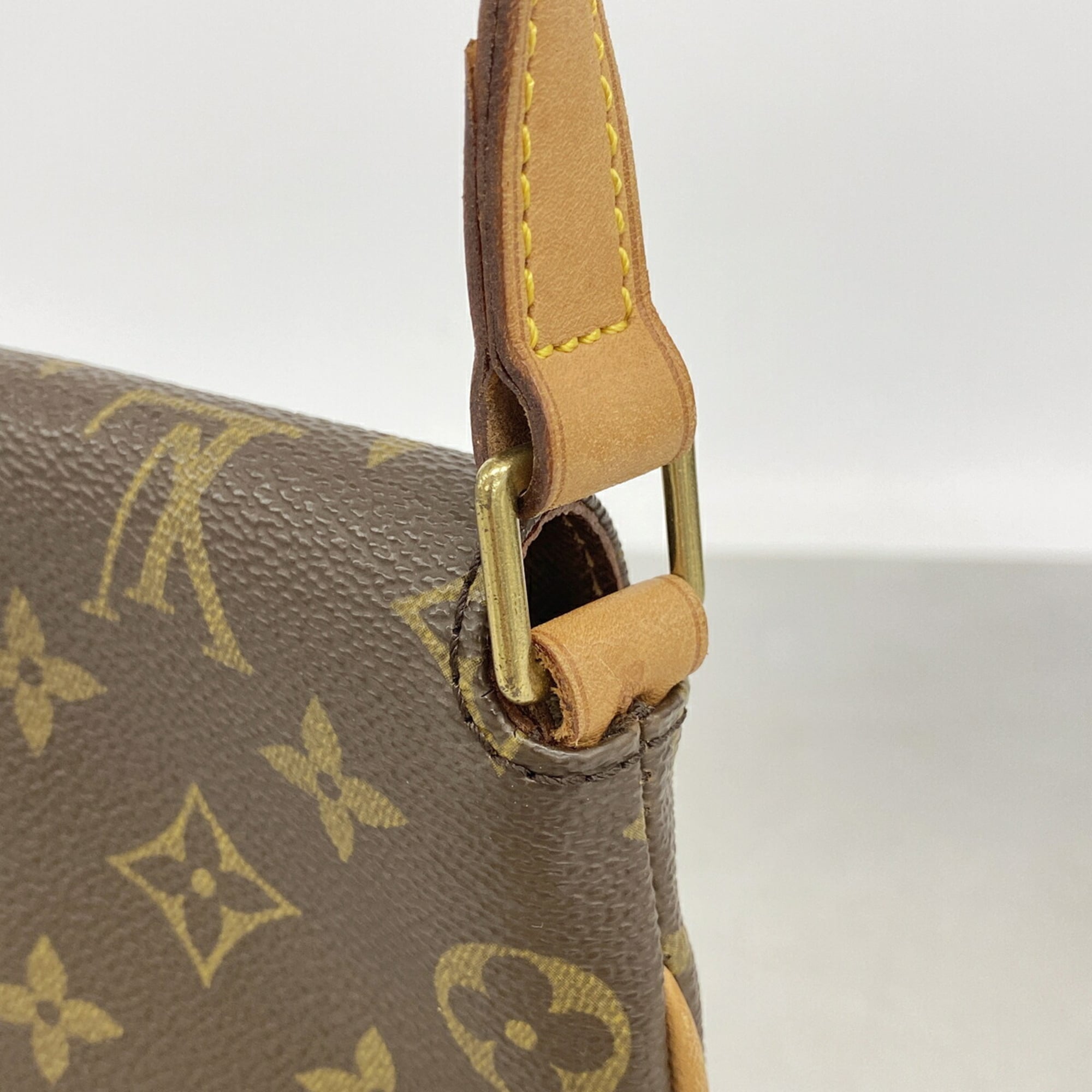 Louis Vuitton Brown Shoulder Bag (Pre-Owned)