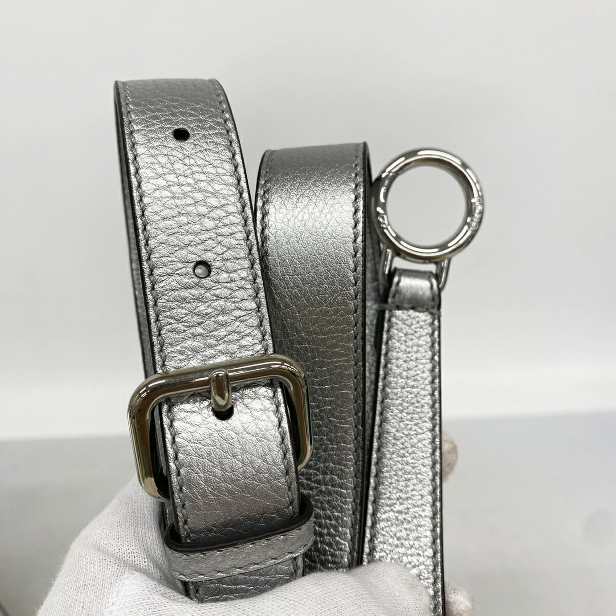 Fendi Silver Leather Handbag (Pre-Owned)