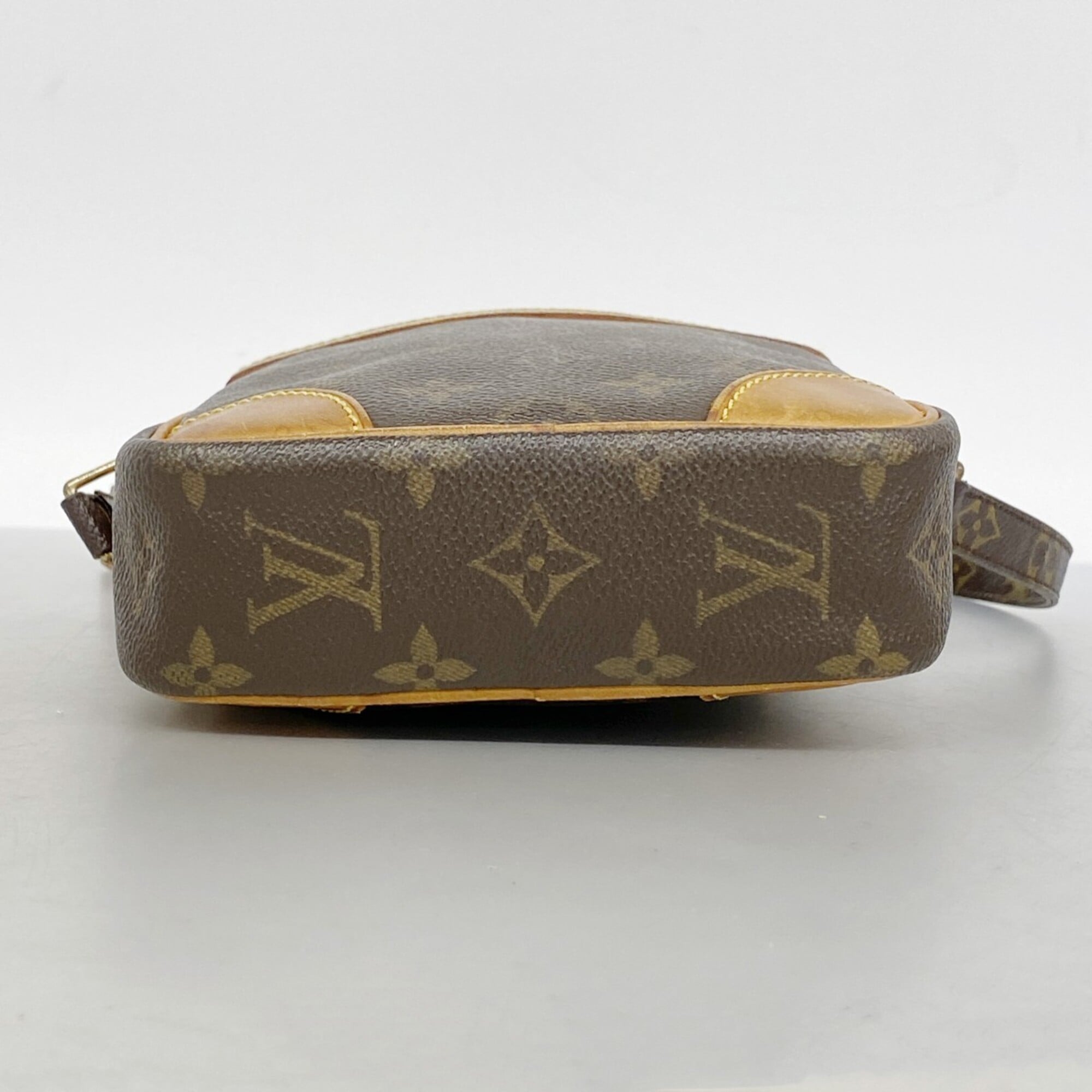 Louis Vuitton Brown Shoulder Bag (Pre-Owned)