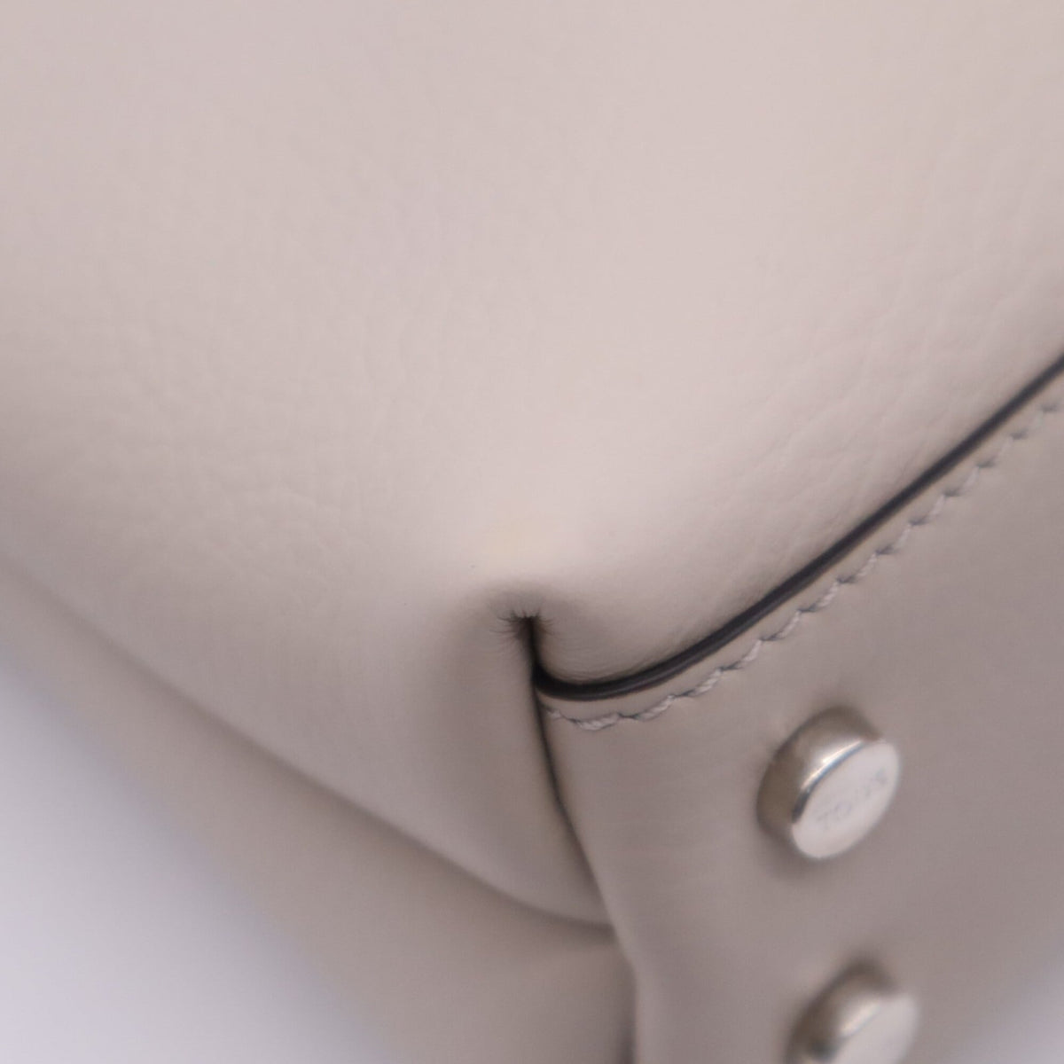 Tod's Beige Bordeaux Shoulder Bag (Pre-Owned)