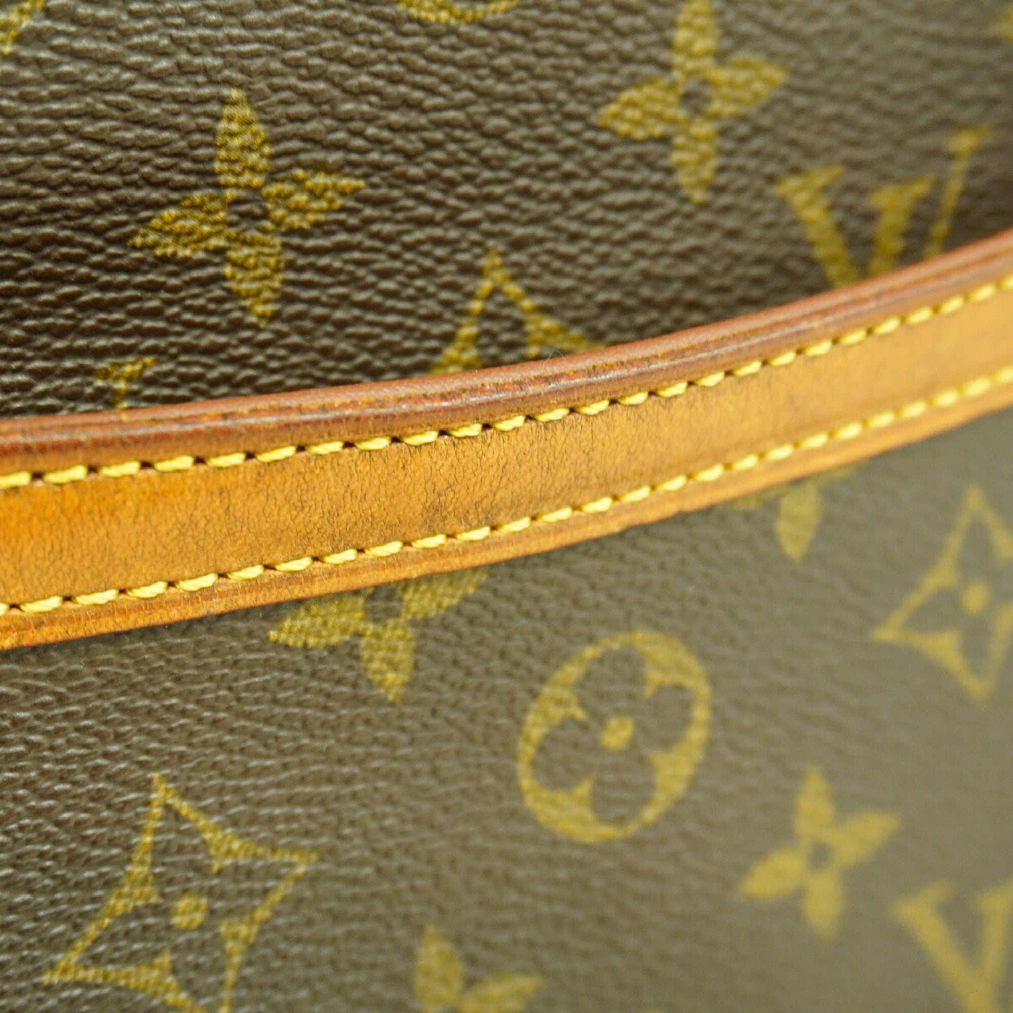 Louis Vuitton Brown Shoulder Bag (Pre-Owned)