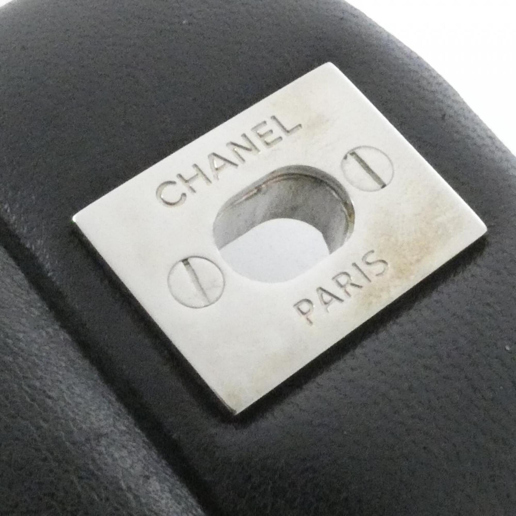 Chanel Black Leather Shoulder Bag (Pre-Owned)