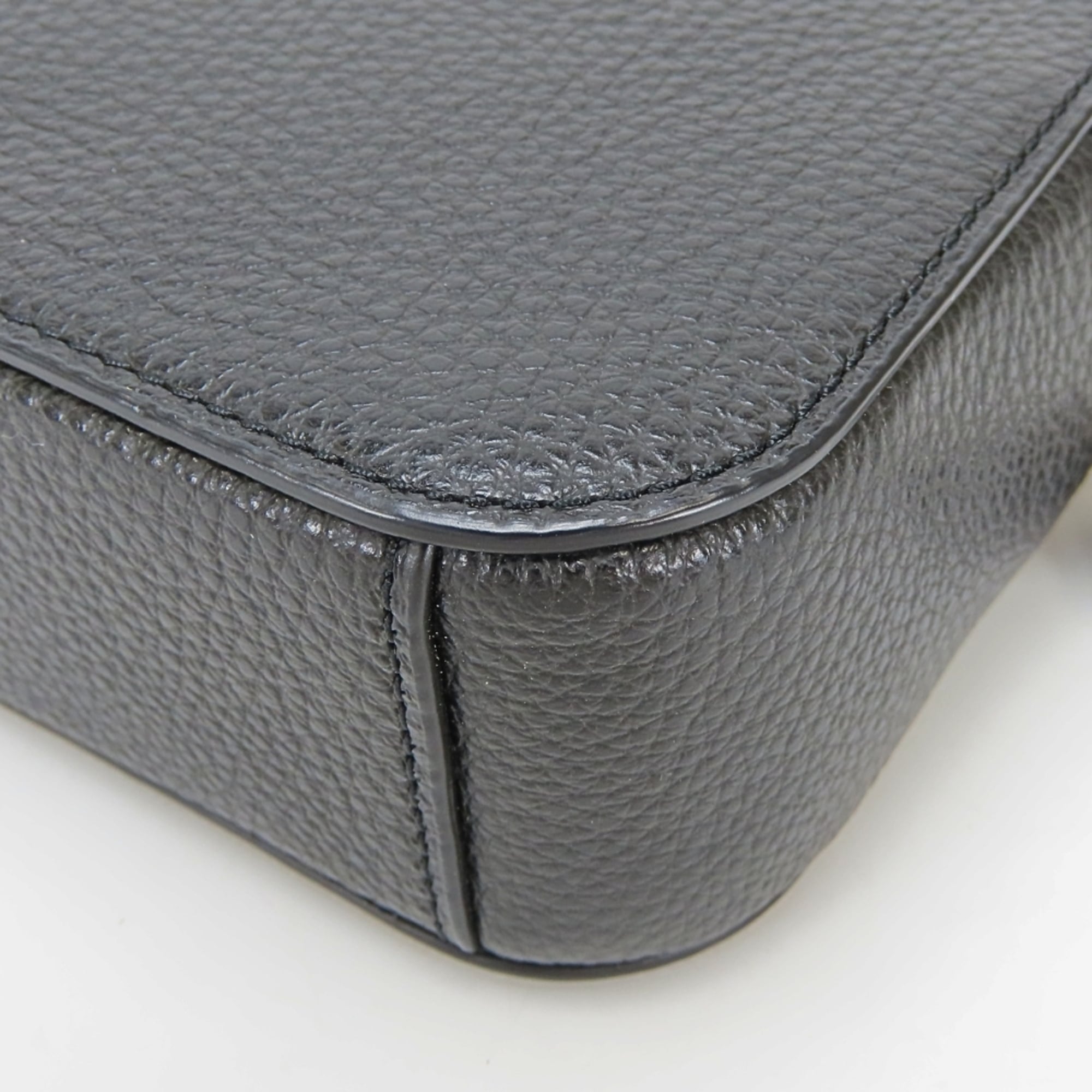 Coach Black Leather Pochette Shoulder Bag (Pre-Owned)