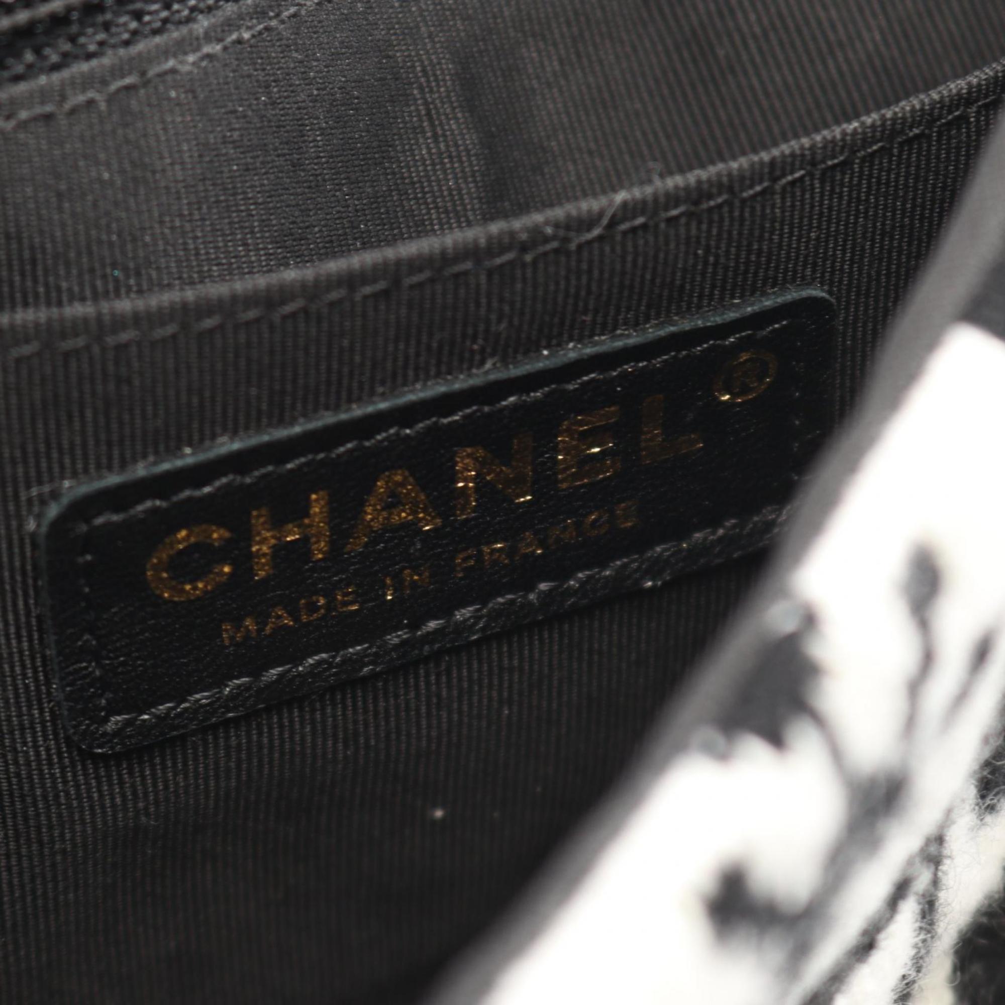 Chanel Black White Wool Shoulder Bag (Pre-Owned)