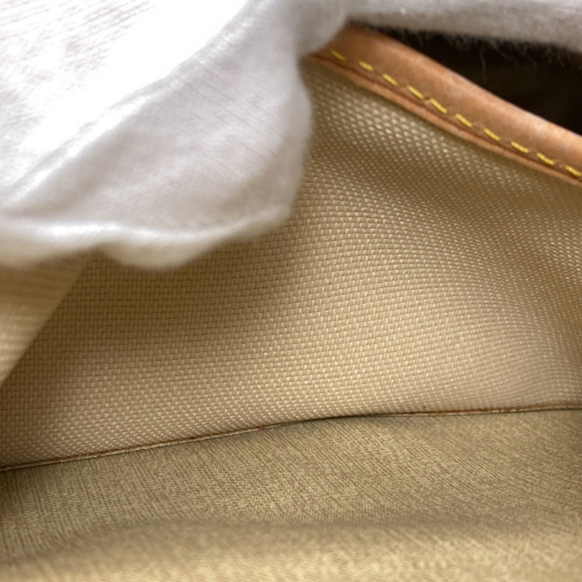 Louis Vuitton Monogram Monogram Canvas Handbag (Pre-Owned)