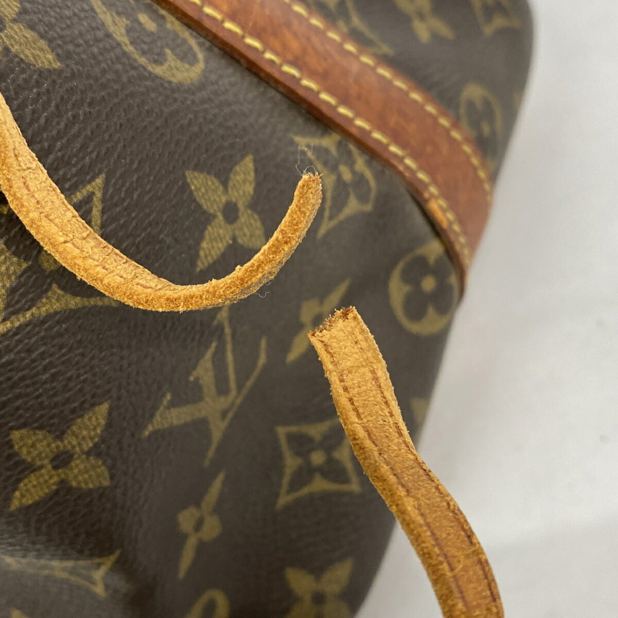 Louis Vuitton Brown Shoulder Bag (Pre-Owned)