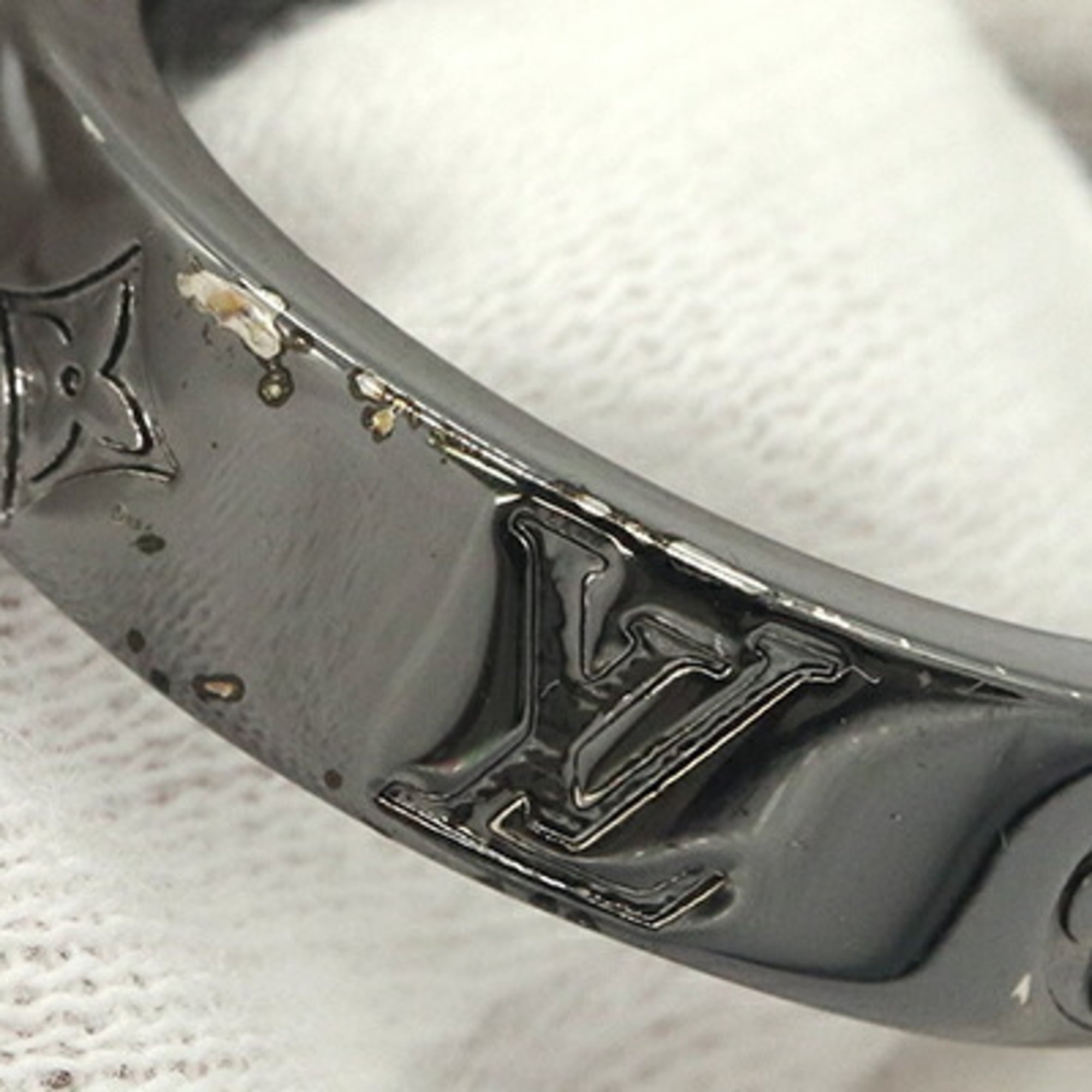 Louis Vuitton Silver Metal Ruthenium Band Ring (Pre-Owned)