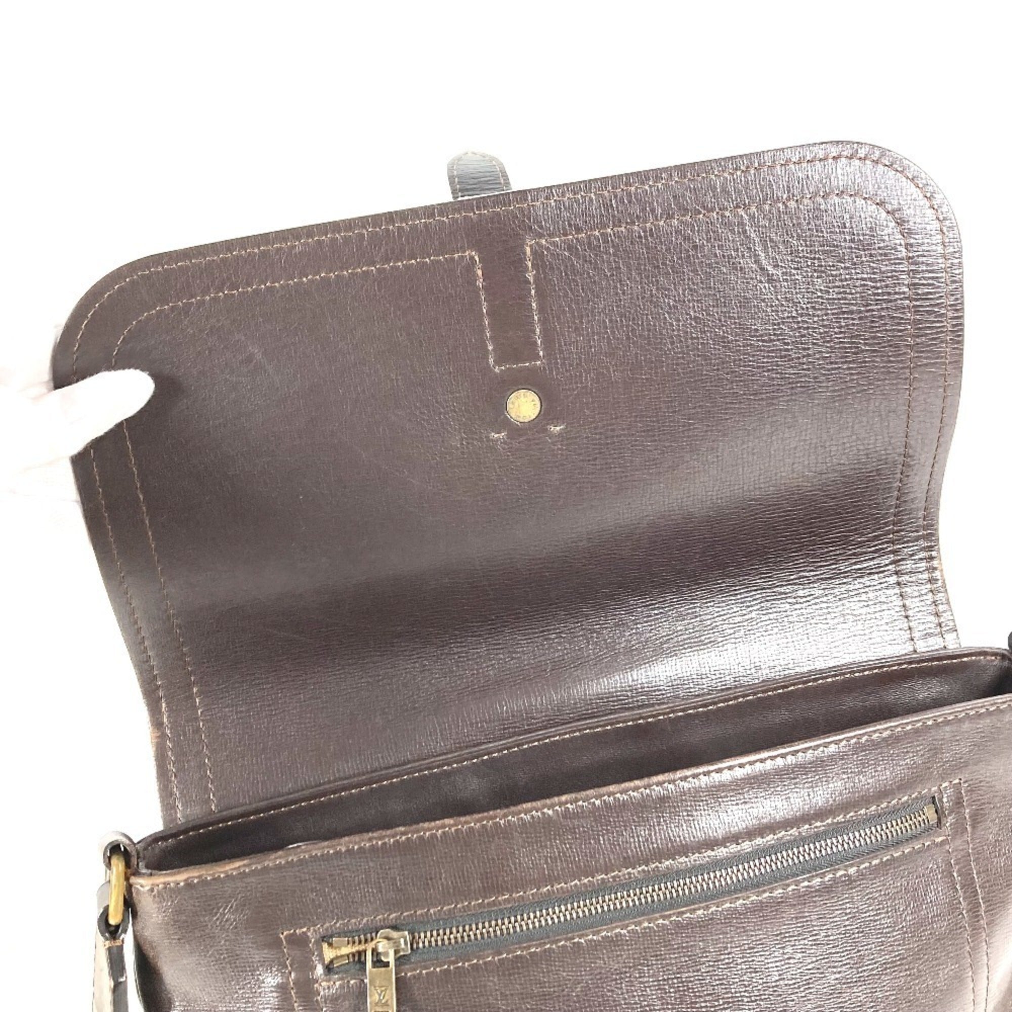 Louis Vuitton Brown Coffee Utah Leather Leather Messenger Bag Shoulder Bag (Pre-Owned)