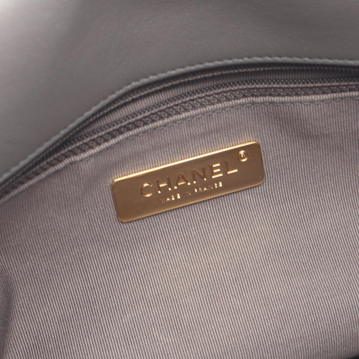 Chanel Gray Leather Handbag Shoulder Bag (Pre-Owned)