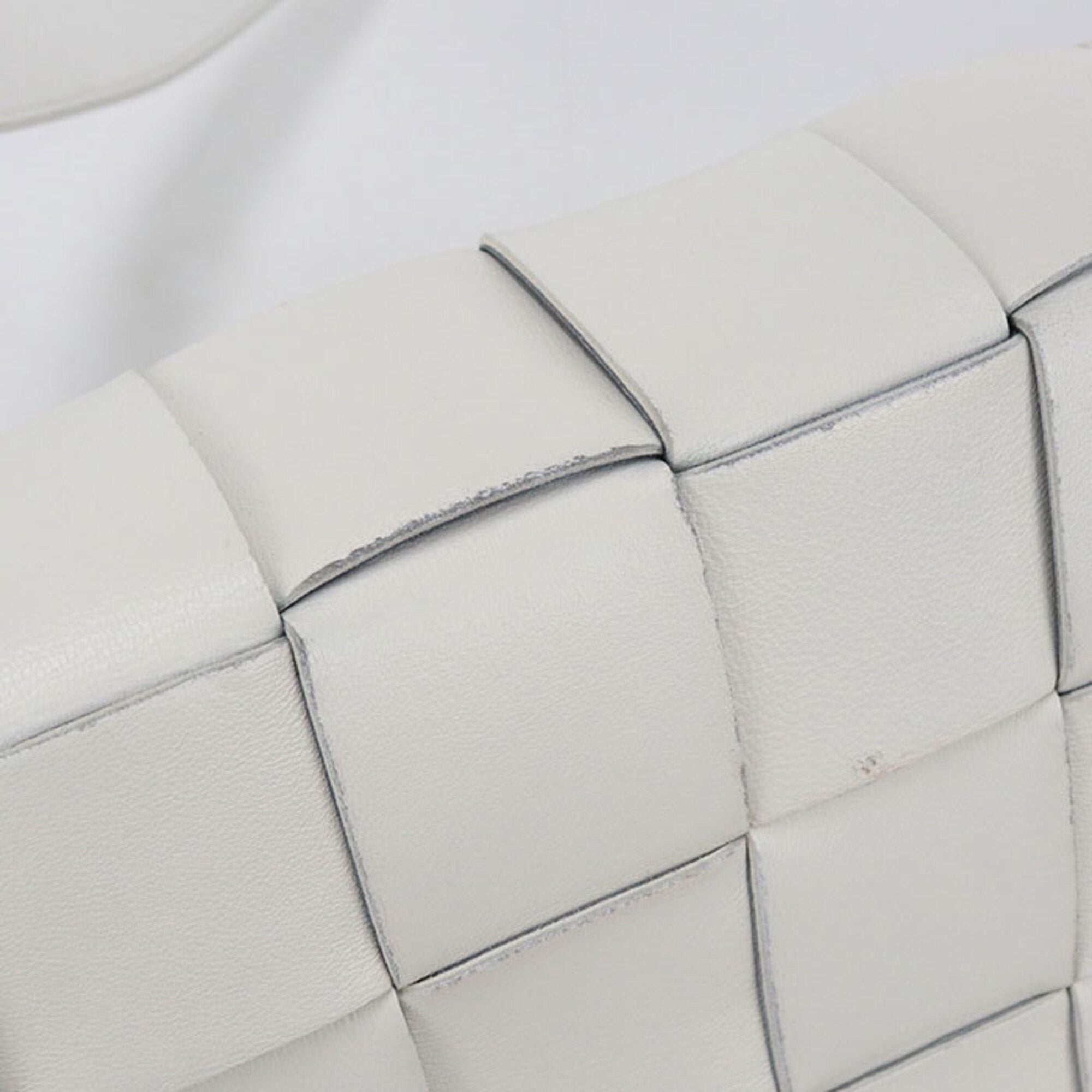 Bottega Veneta White Leather Shoulder Bag (Pre-Owned)