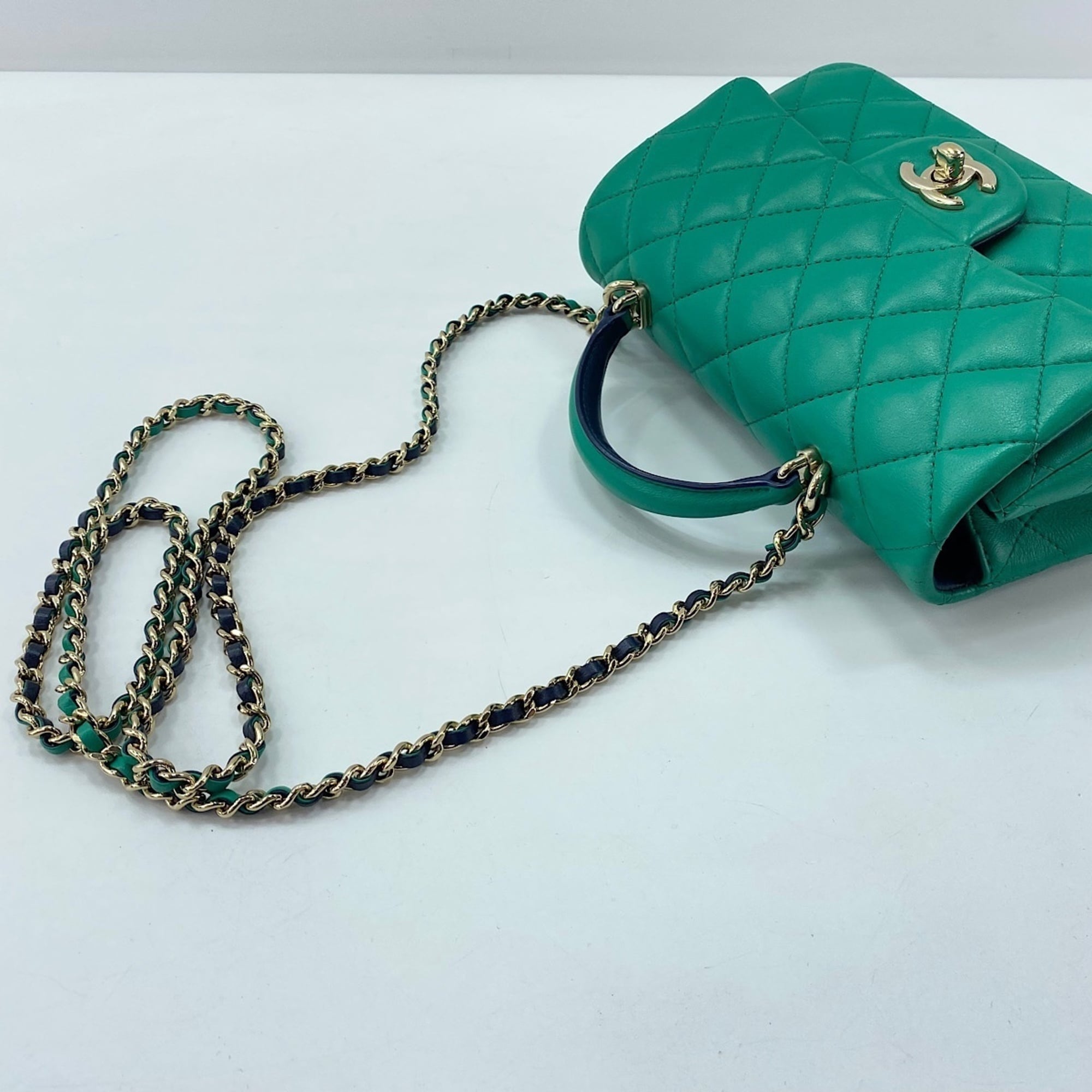 Chanel Green Handbag (Pre-Owned)