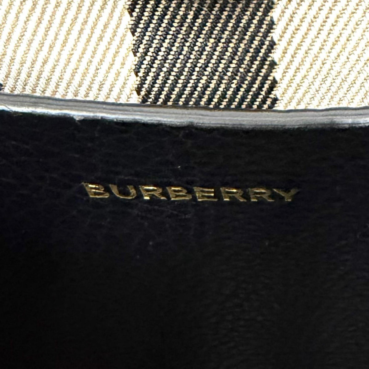 Burberry Black Leather Handbag (Pre-Owned)
