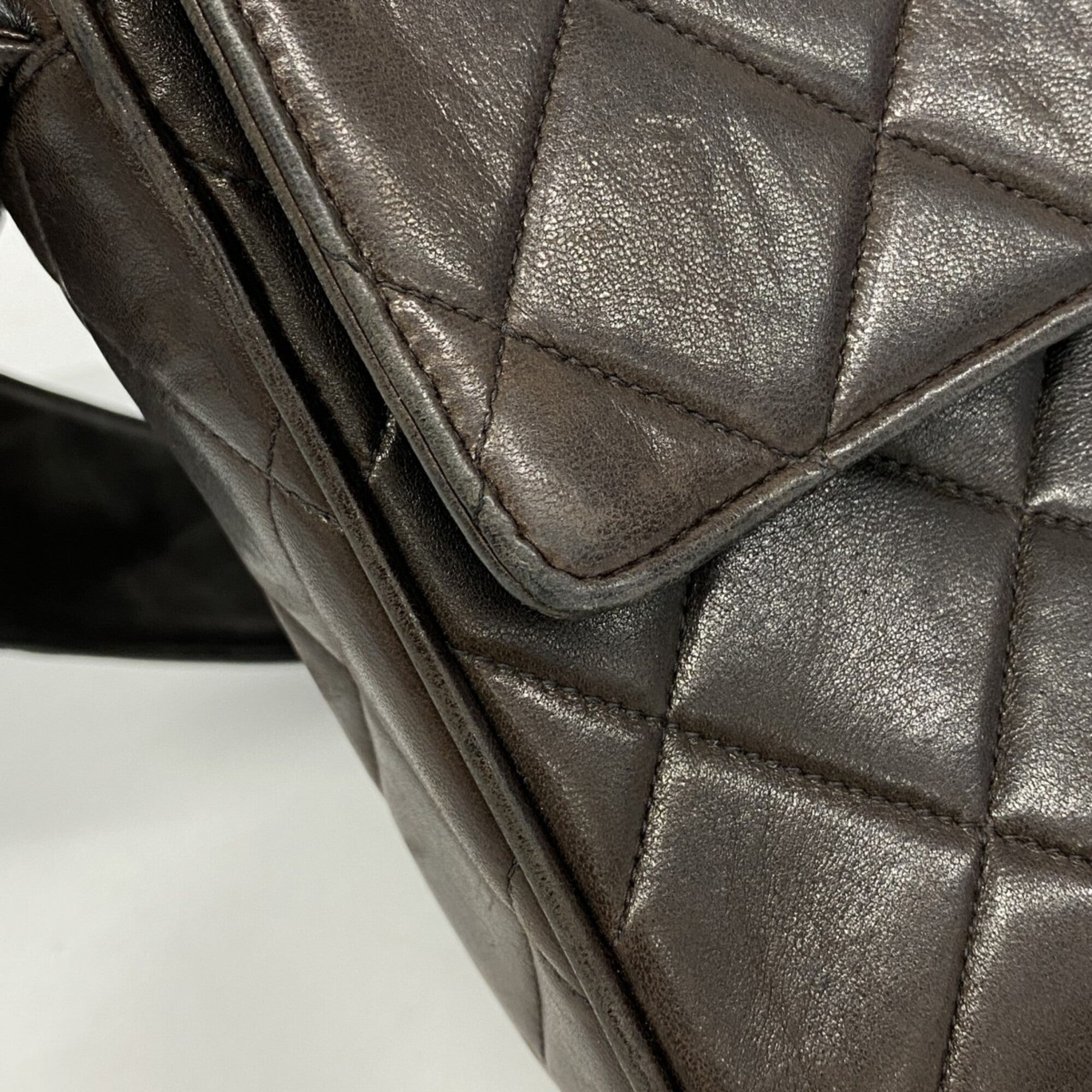 Chanel Black Leather Shoulder Bag (Pre-Owned)