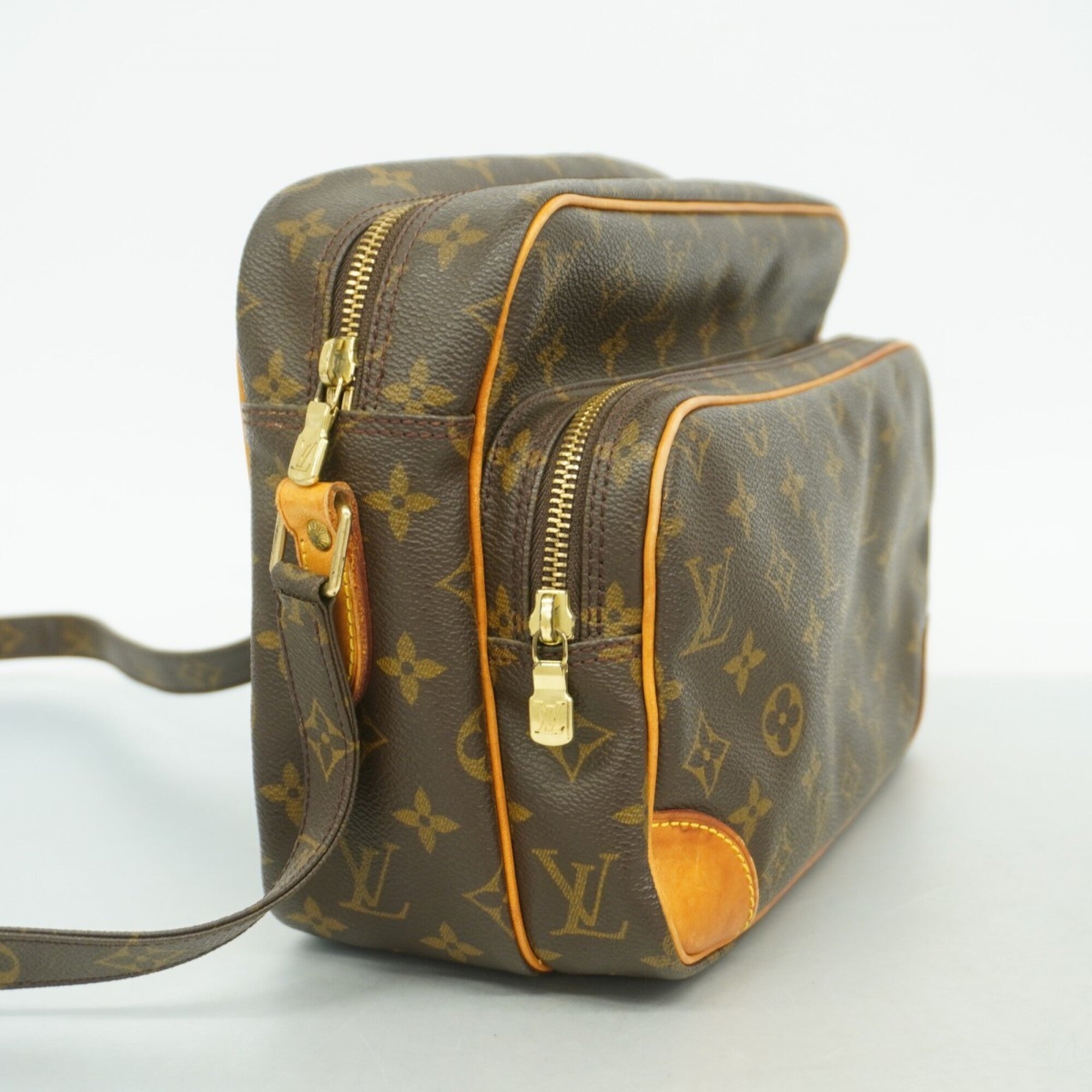 Louis Vuitton Brown Shoulder Bag (Pre-Owned)