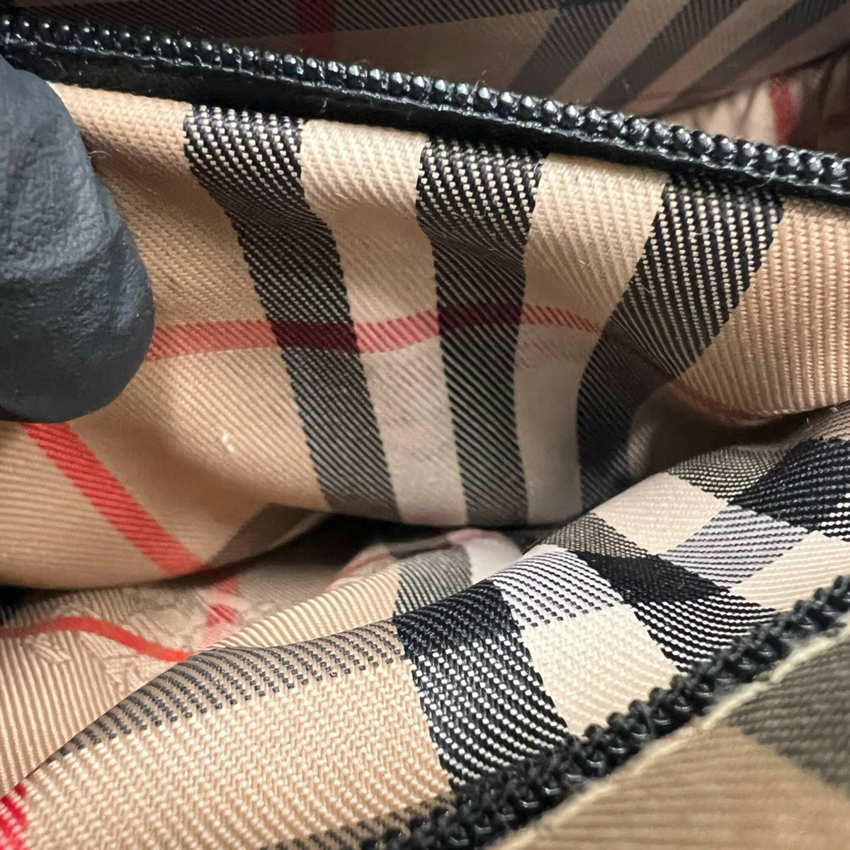 Burberry Black Leather Shoulder Bag (Pre-Owned)