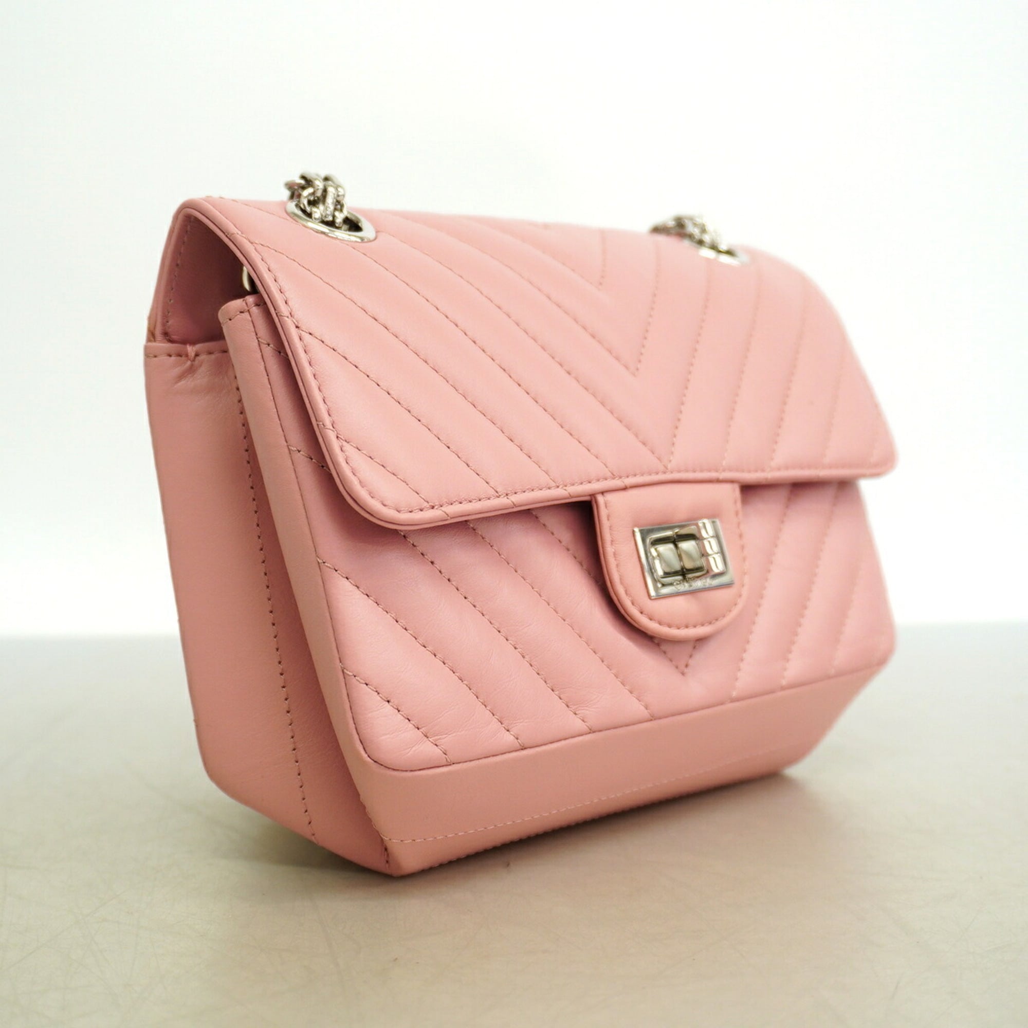 Chanel Pink Leather Shoulder Bag (Pre-Owned)