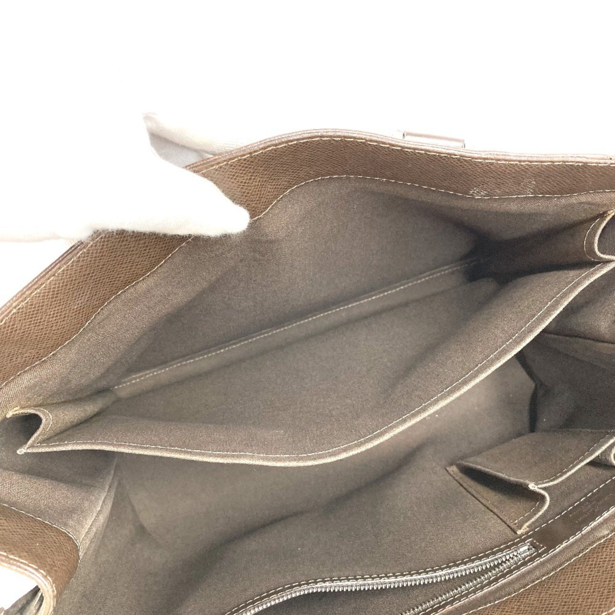 Louis Vuitton Brown Grizzly Taiga Leather Handbag Tote Bag (Pre-Owned)