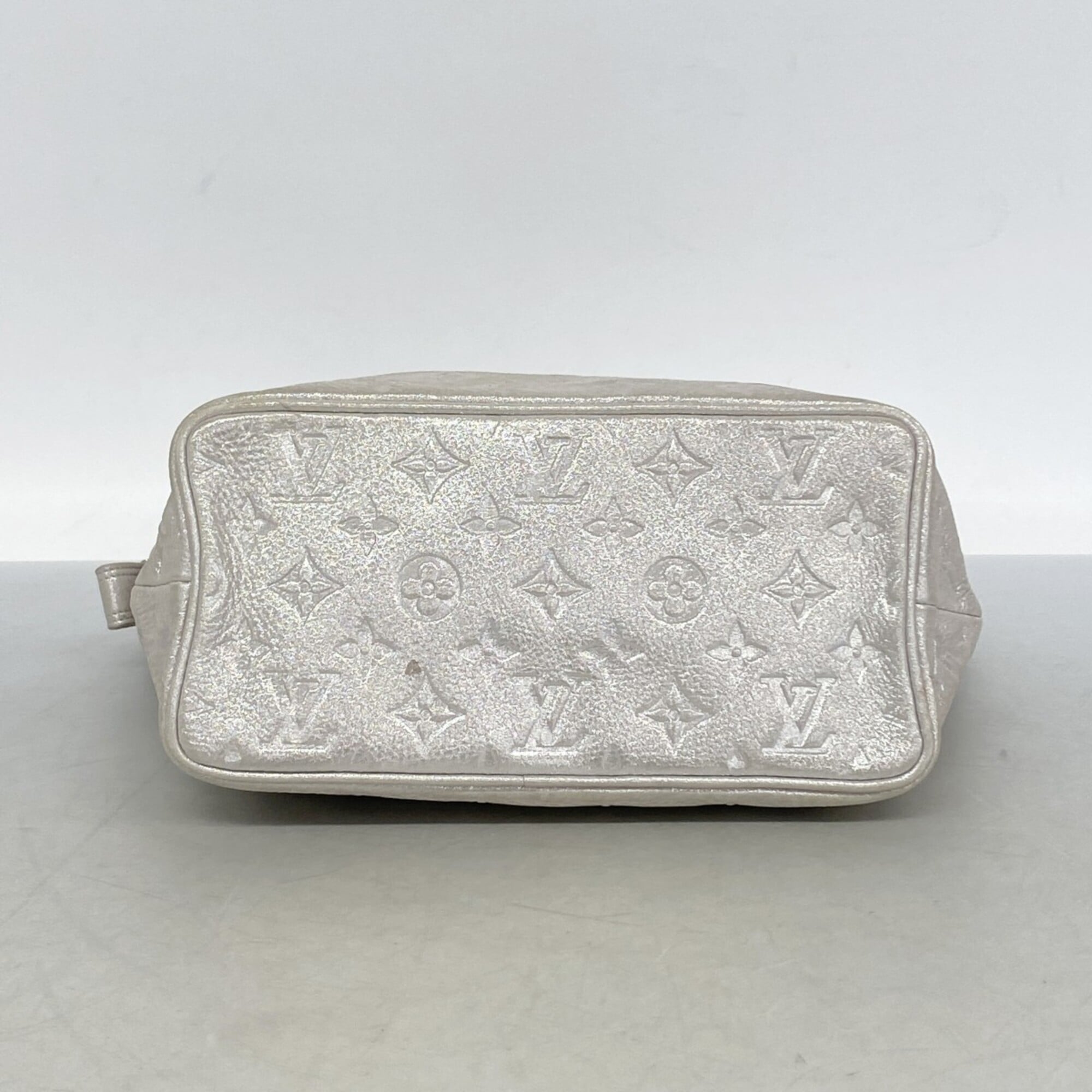 Louis Vuitton Argent Handbag (Pre-Owned)