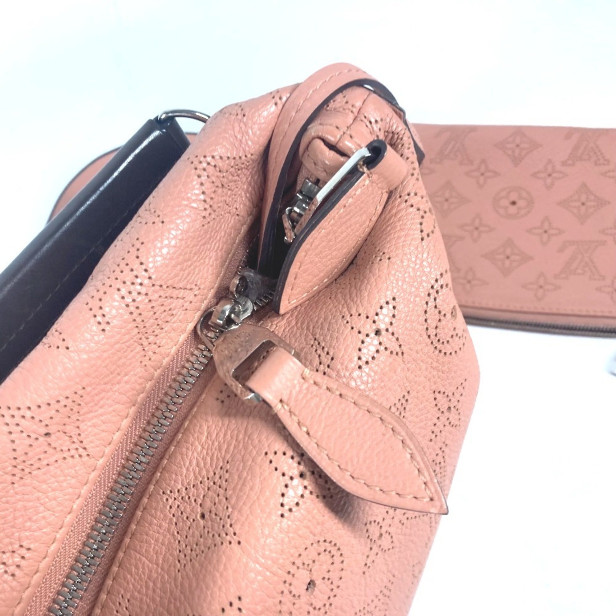Louis Vuitton Pink Rose Mahina Leather Handbag Shoulder Bag Tote Bag (Pre-Owned)