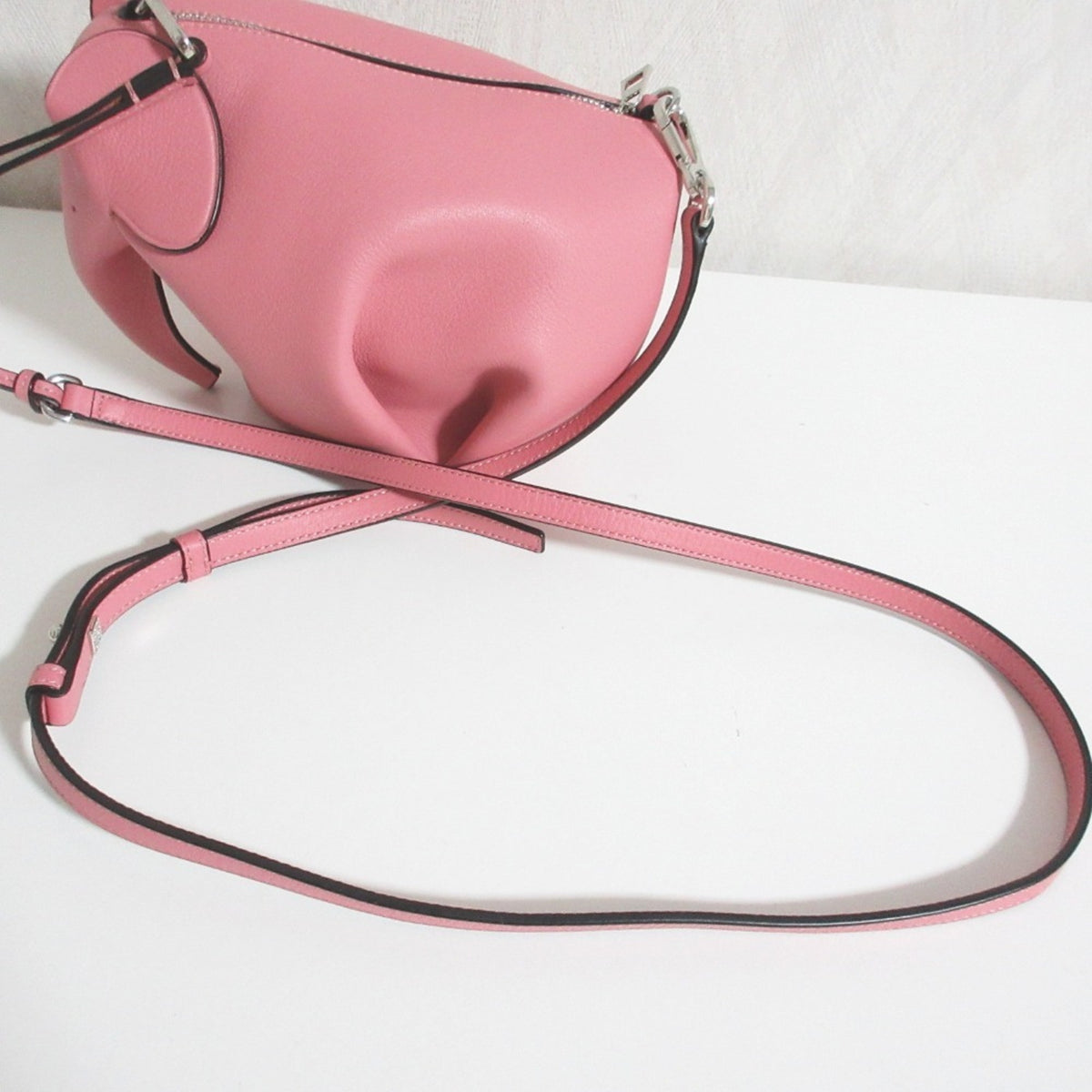 Loewe Pink Leather Shoulder Bag (Pre-Owned)