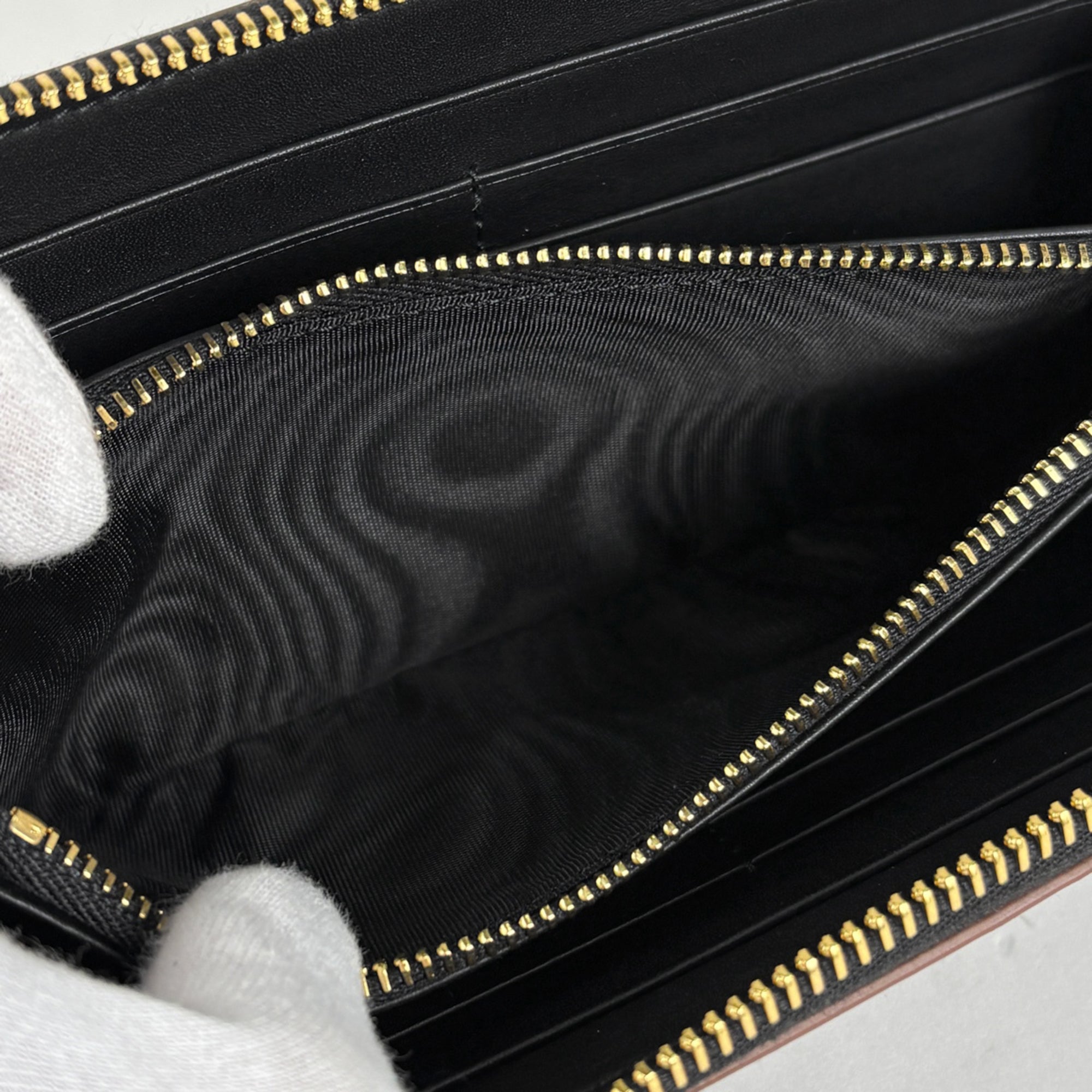 Miu Miu Black Leather Long Wallet (Bi-Fold) (Pre-Owned)