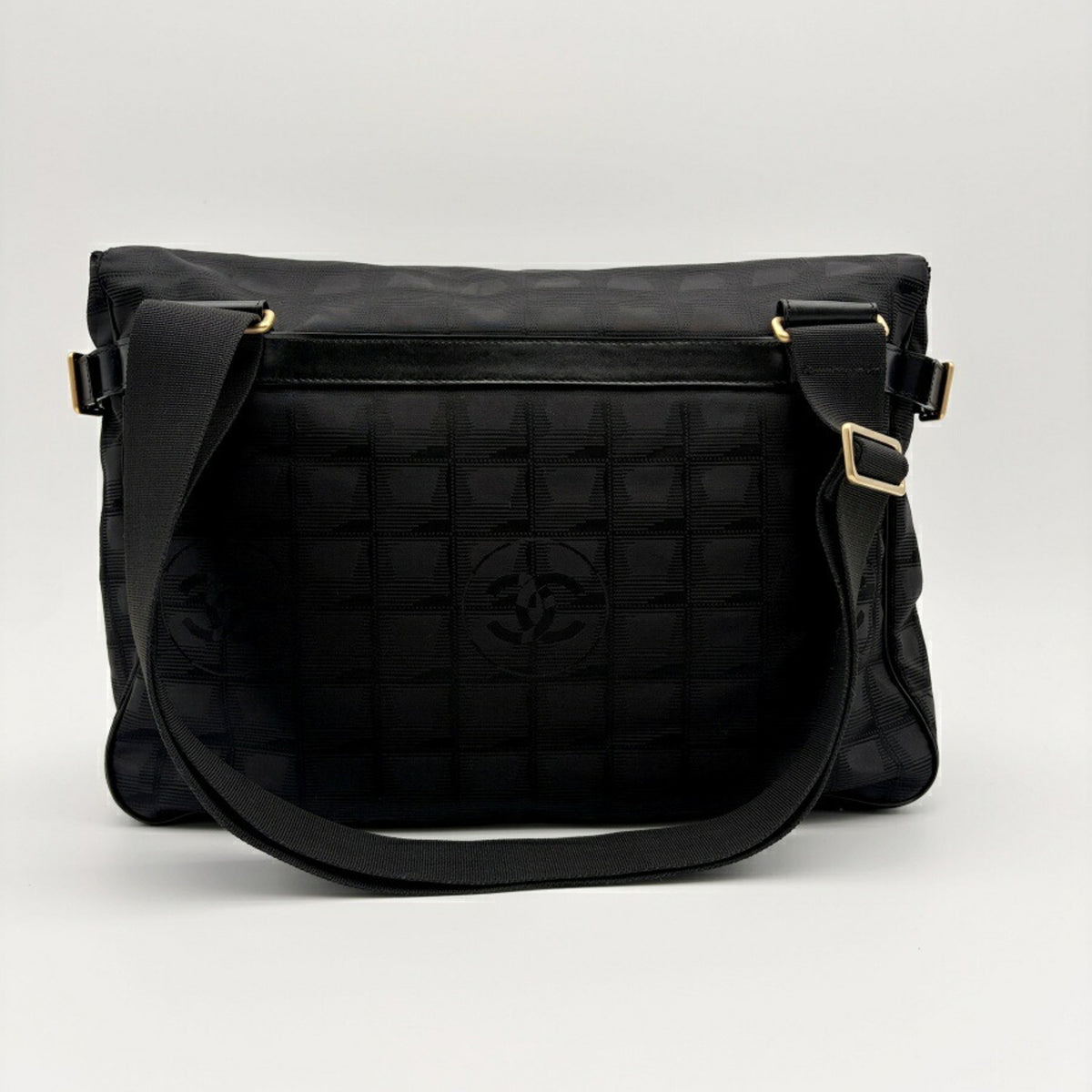 Chanel Black New Travel Line Nylon Jacquard Leather Messenger Bag (Pre-Owned)