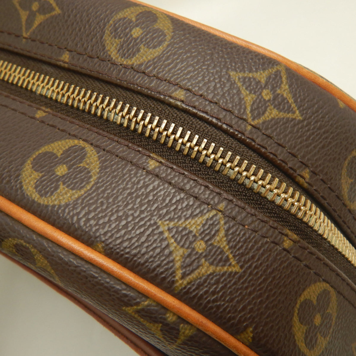 Louis Vuitton Brown Monogram Canvas Shoulder Bag (Pre-Owned)