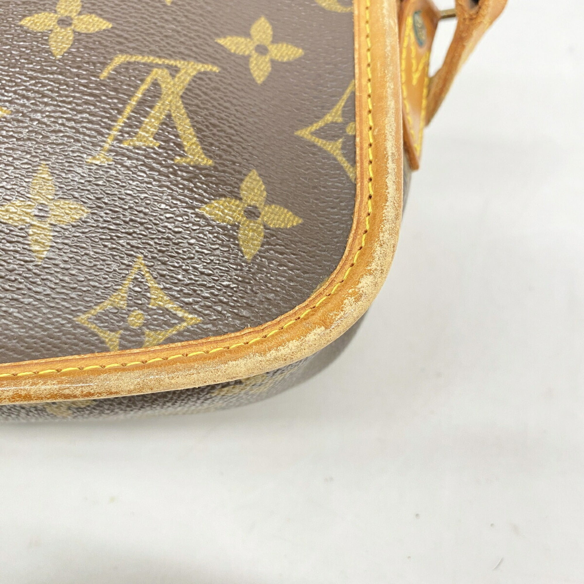 Louis Vuitton Brown Shoulder Bag (Pre-Owned)