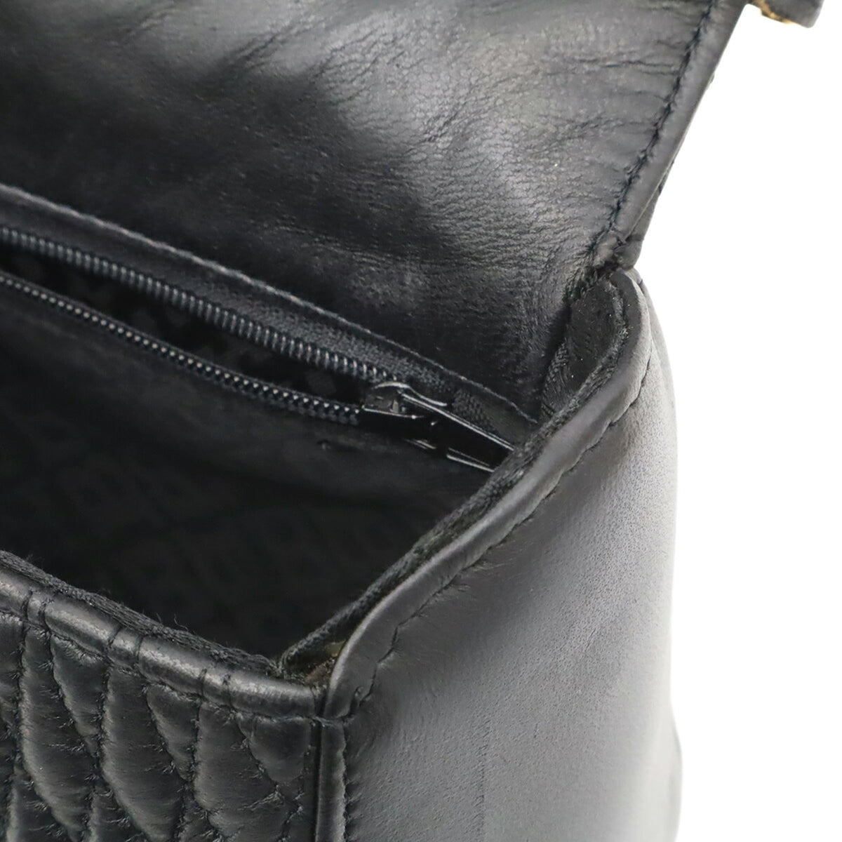 Bally Black Leather Handbag (Pre-Owned)