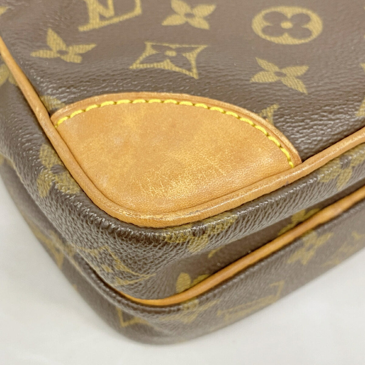 Louis Vuitton Brown Shoulder Bag (Pre-Owned)