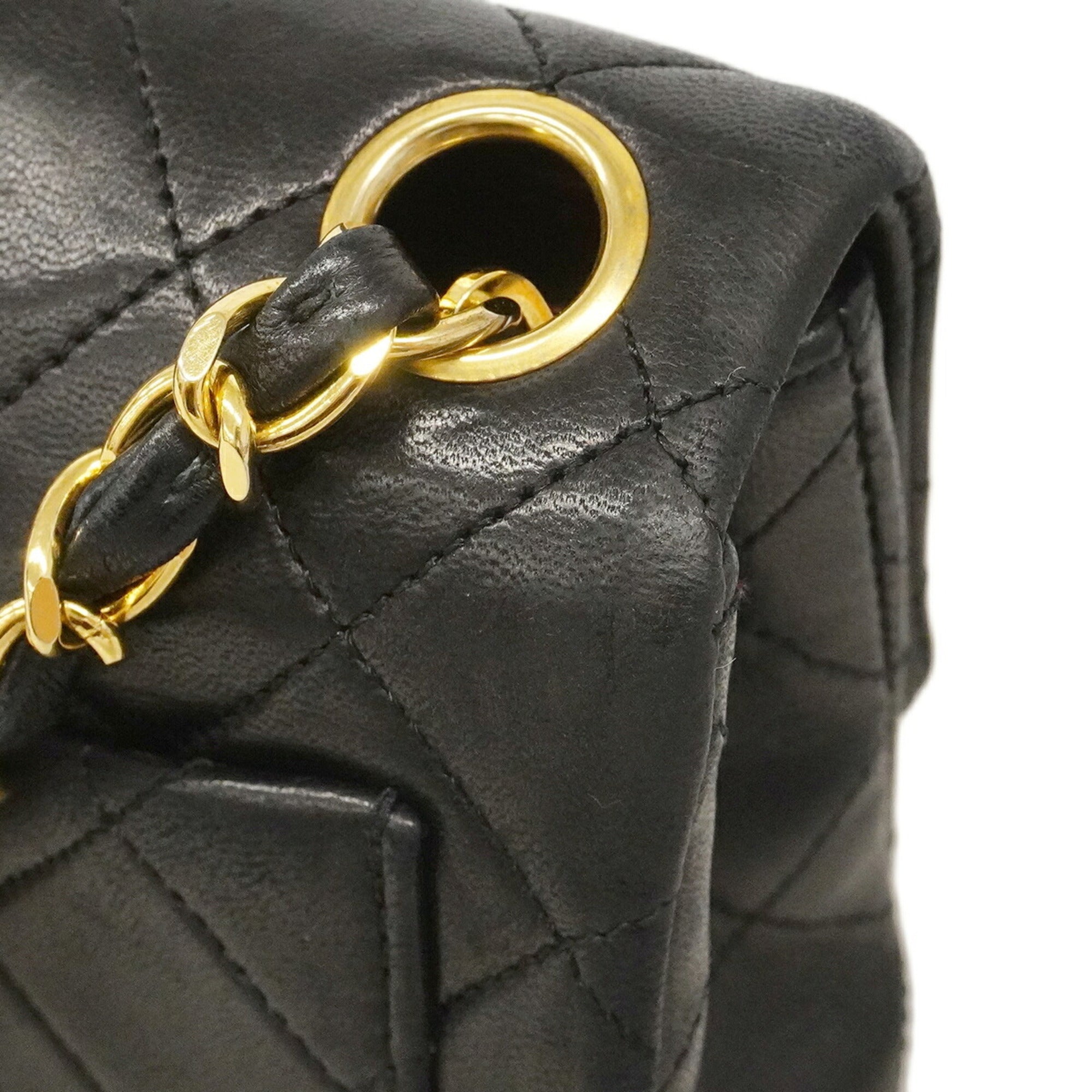 Chanel Black Leather Shoulder Bag (Pre-Owned)