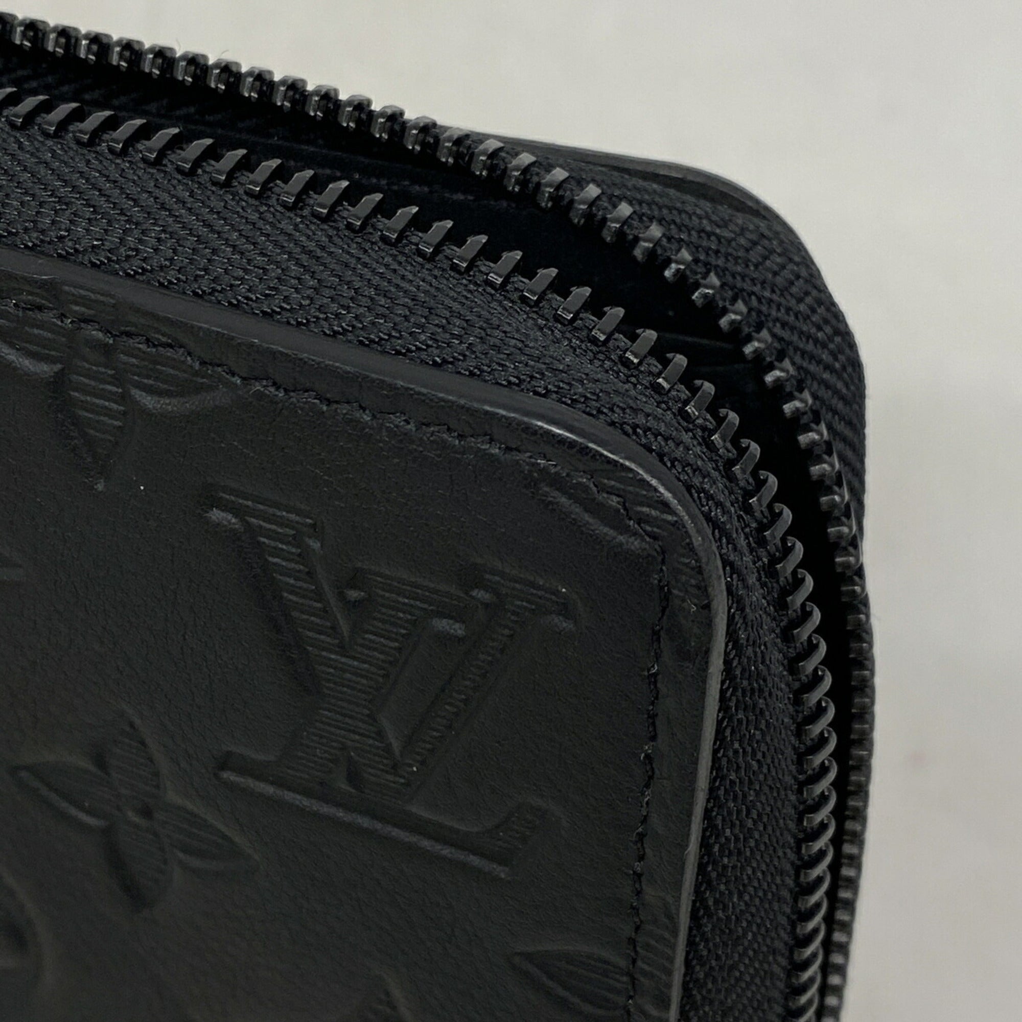 Louis Vuitton Black Long Wallet (Bi-Fold) (Pre-Owned)