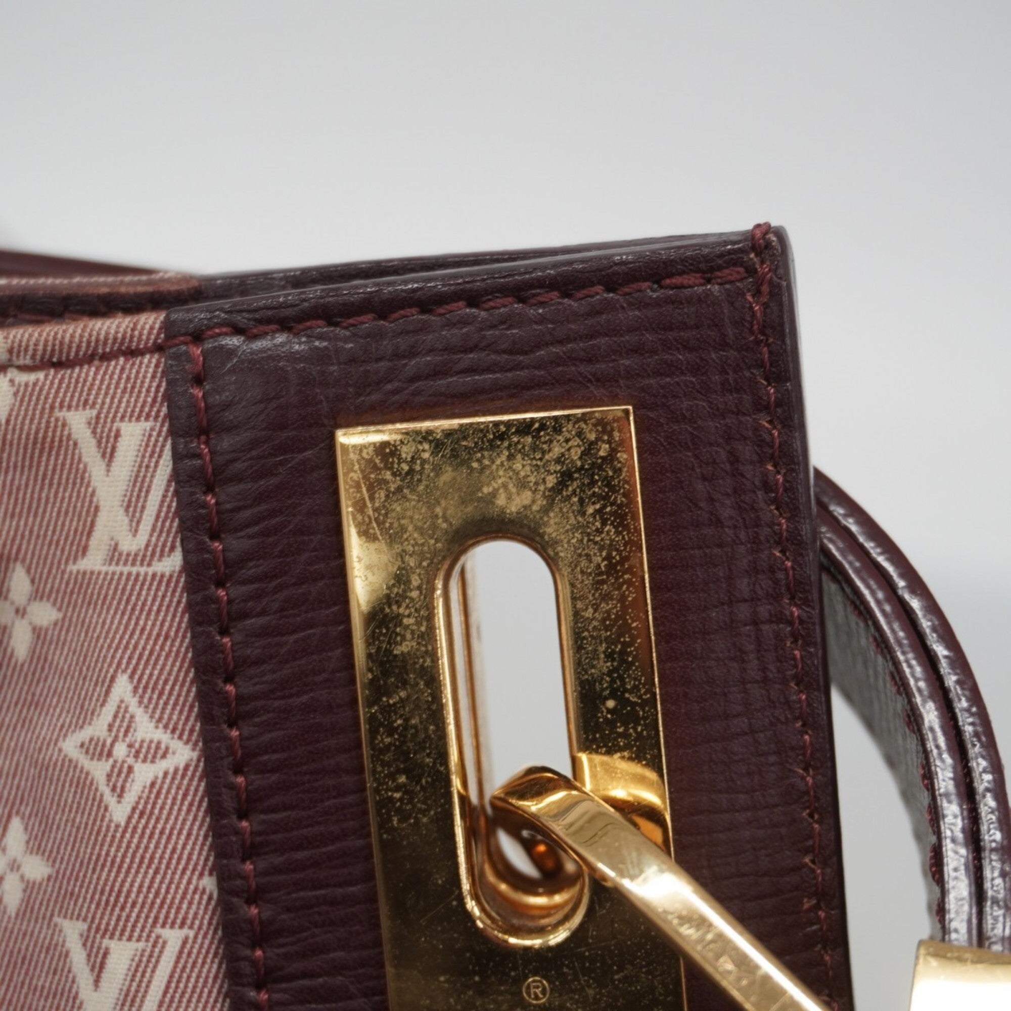Louis Vuitton Sepia Shoulder Bag (Pre-Owned)