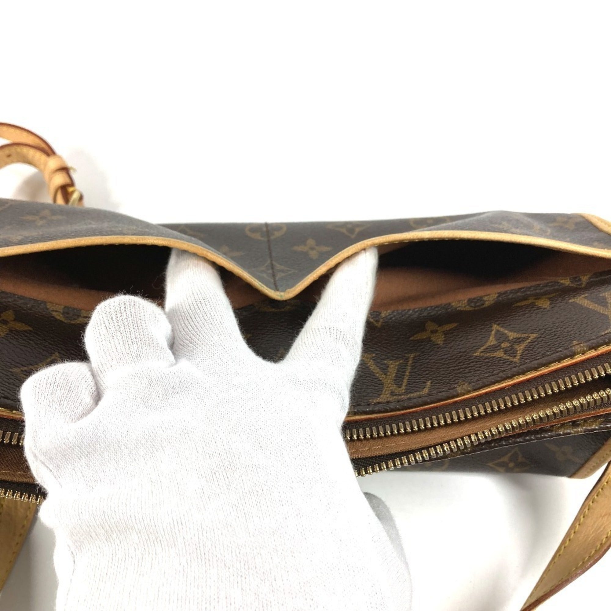 Louis Vuitton Brown Monogram Monogram Shoulder Bag (Pre-Owned)